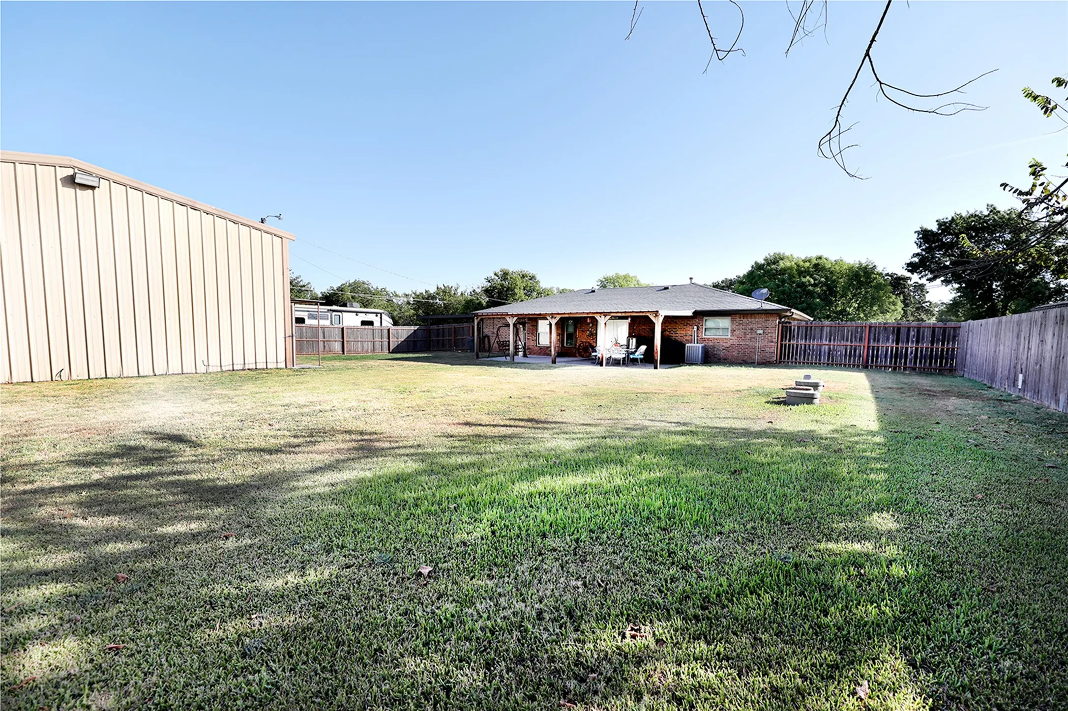 Single Family Residence For Sale in Montague County , 251 Alicia Street, Bowie, Texas 76230, 3 Bedroom, 2 Bathroom, 2 Garage spaces, 1,738 Sqft, built in 1969, mls#21357591, Real Estate Agent in Bowie, Homes For Sale in Montague county, Homes For Sale in Bowie, Realtor in Bowie Texas, Real Estate Brokerage Independent Realty Texas, Luminita Cordes Realtor