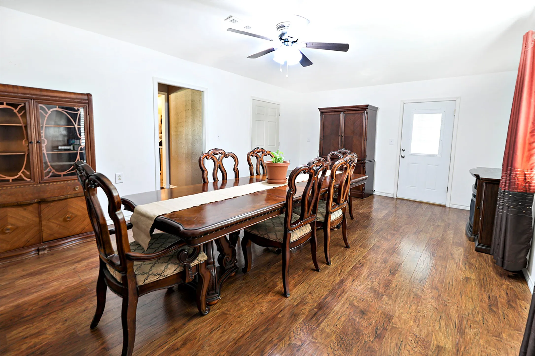 Single Family Residence For Sale in Montague County , 251 Alicia Street, Bowie, Texas 76230, 3 Bedroom, 2 Bathroom, 2 Garage spaces, 1,738 Sqft, built in 1969, mls#21357591, Real Estate Agent in Bowie, Homes For Sale in Montague county, Homes For Sale in Bowie, Realtor in Bowie Texas, Real Estate Brokerage Independent Realty Texas, Luminita Cordes Realtor