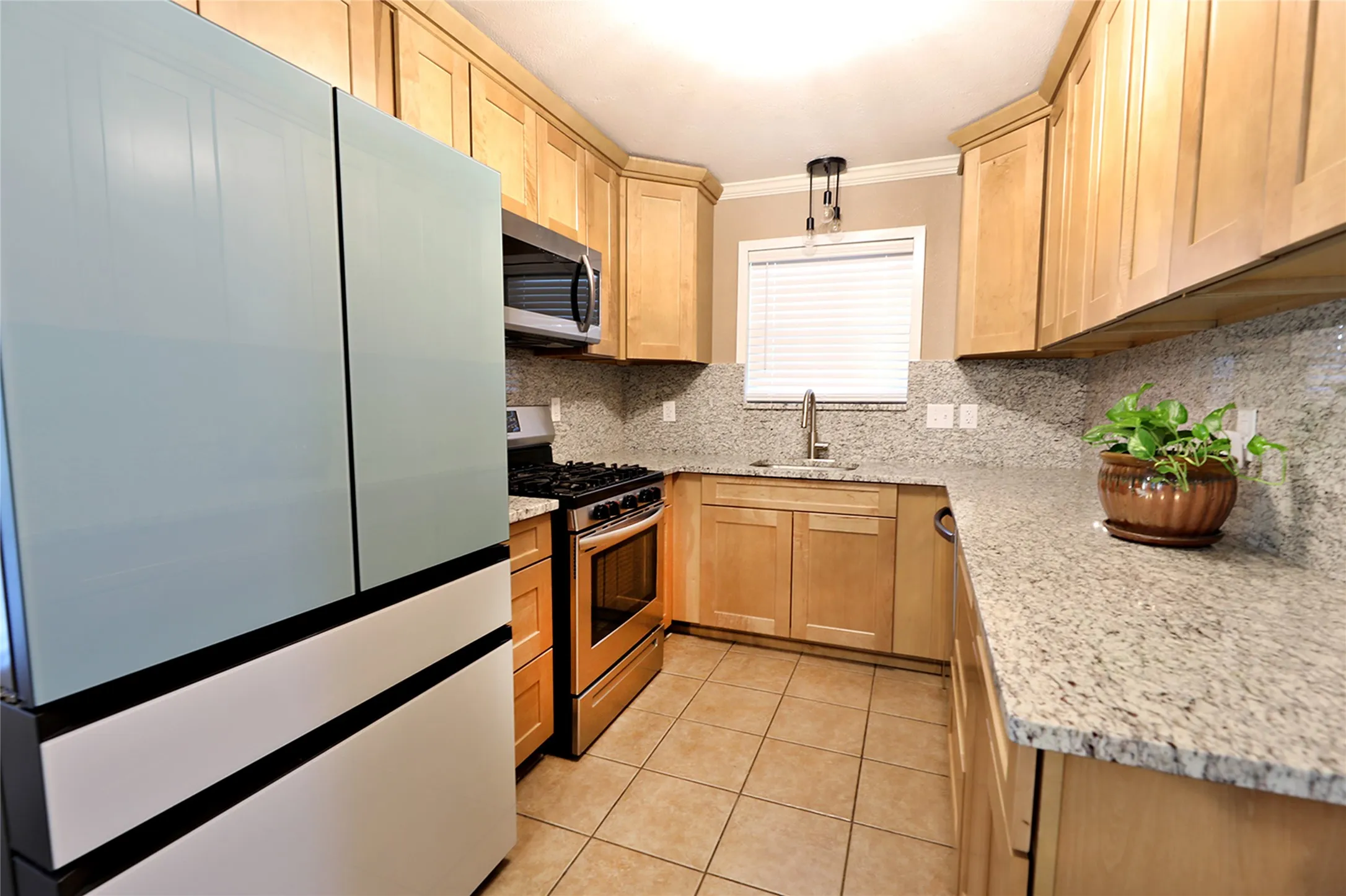 Single Family Residence For Sale in Montague County , 251 Alicia Street, Bowie, Texas 76230, 3 Bedroom, 2 Bathroom, 2 Garage spaces, 1,738 Sqft, built in 1969, mls#21357591, Real Estate Agent in Bowie, Homes For Sale in Montague county, Homes For Sale in Bowie, Realtor in Bowie Texas, Real Estate Brokerage Independent Realty Texas, Luminita Cordes Realtor
