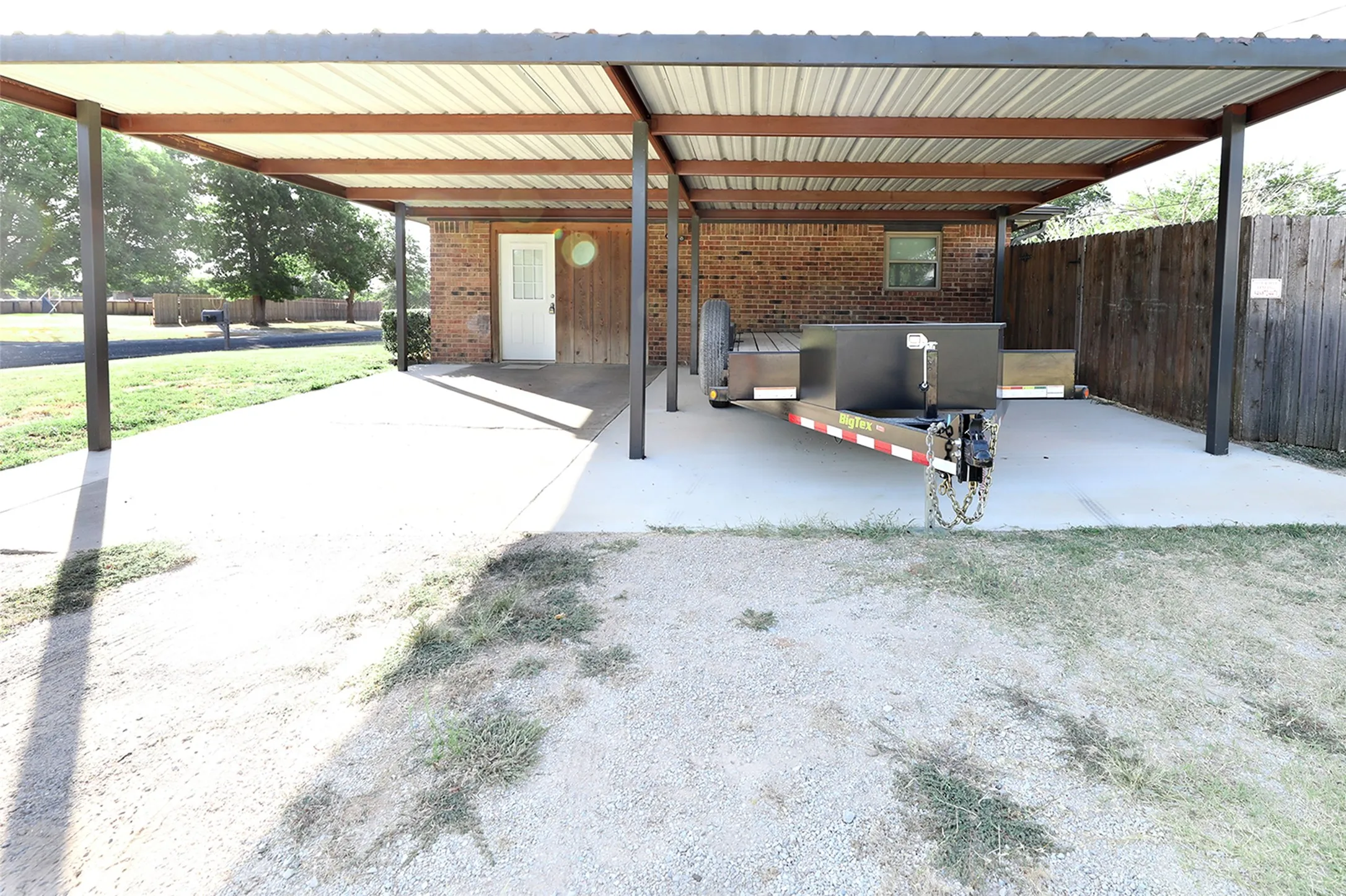 Single Family Residence For Sale in Montague County , 251 Alicia Street, Bowie, Texas 76230, 3 Bedroom, 2 Bathroom, 2 Garage spaces, 1,738 Sqft, built in 1969, mls#21357591, Real Estate Agent in Bowie, Homes For Sale in Montague county, Homes For Sale in Bowie, Realtor in Bowie Texas, Real Estate Brokerage Independent Realty Texas, Luminita Cordes Realtor