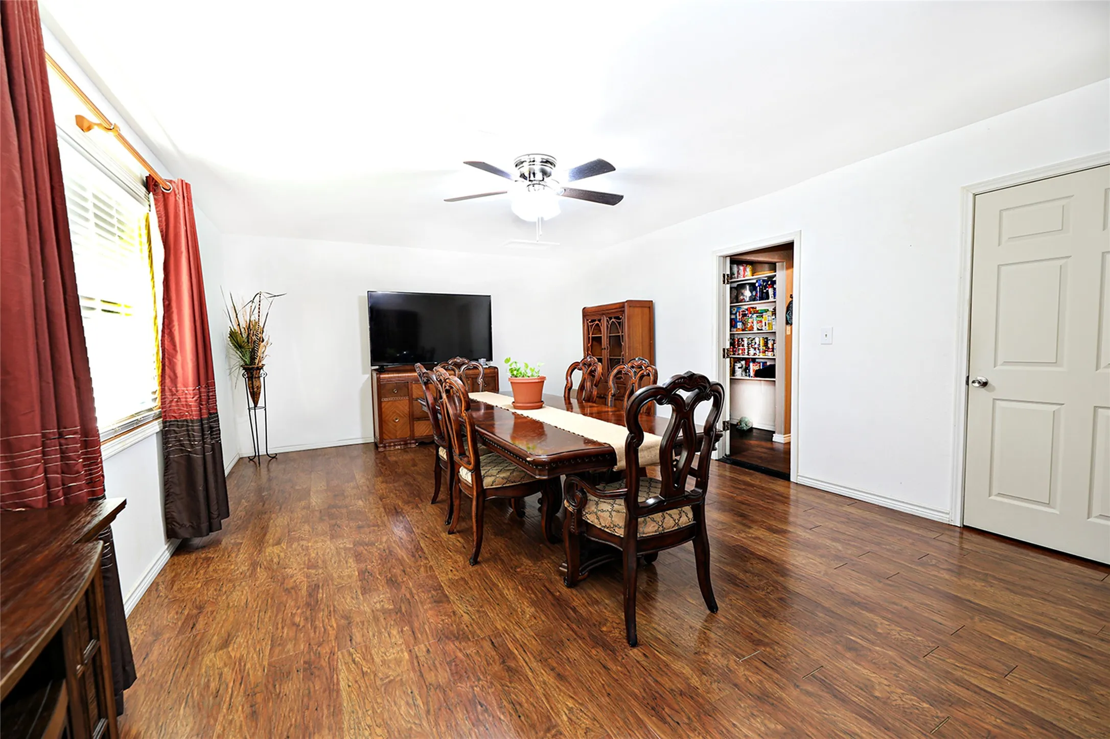 Single Family Residence For Sale in Montague County , 251 Alicia Street, Bowie, Texas 76230, 3 Bedroom, 2 Bathroom, 2 Garage spaces, 1,738 Sqft, built in 1969, mls#21357591, Real Estate Agent in Bowie, Homes For Sale in Montague county, Homes For Sale in Bowie, Realtor in Bowie Texas, Real Estate Brokerage Independent Realty Texas, Luminita Cordes Realtor
