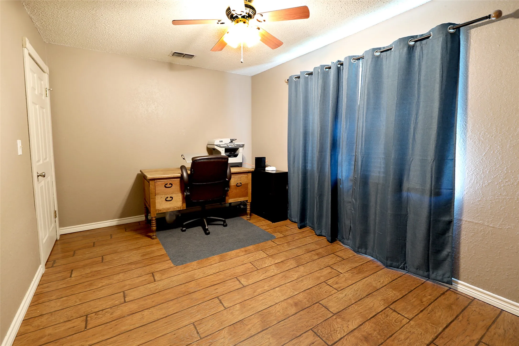 Single Family Residence For Sale in Montague County , 251 Alicia Street, Bowie, Texas 76230, 3 Bedroom, 2 Bathroom, 2 Garage spaces, 1,738 Sqft, built in 1969, mls#21357591, Real Estate Agent in Bowie, Homes For Sale in Montague county, Homes For Sale in Bowie, Realtor in Bowie Texas, Real Estate Brokerage Independent Realty Texas, Luminita Cordes Realtor