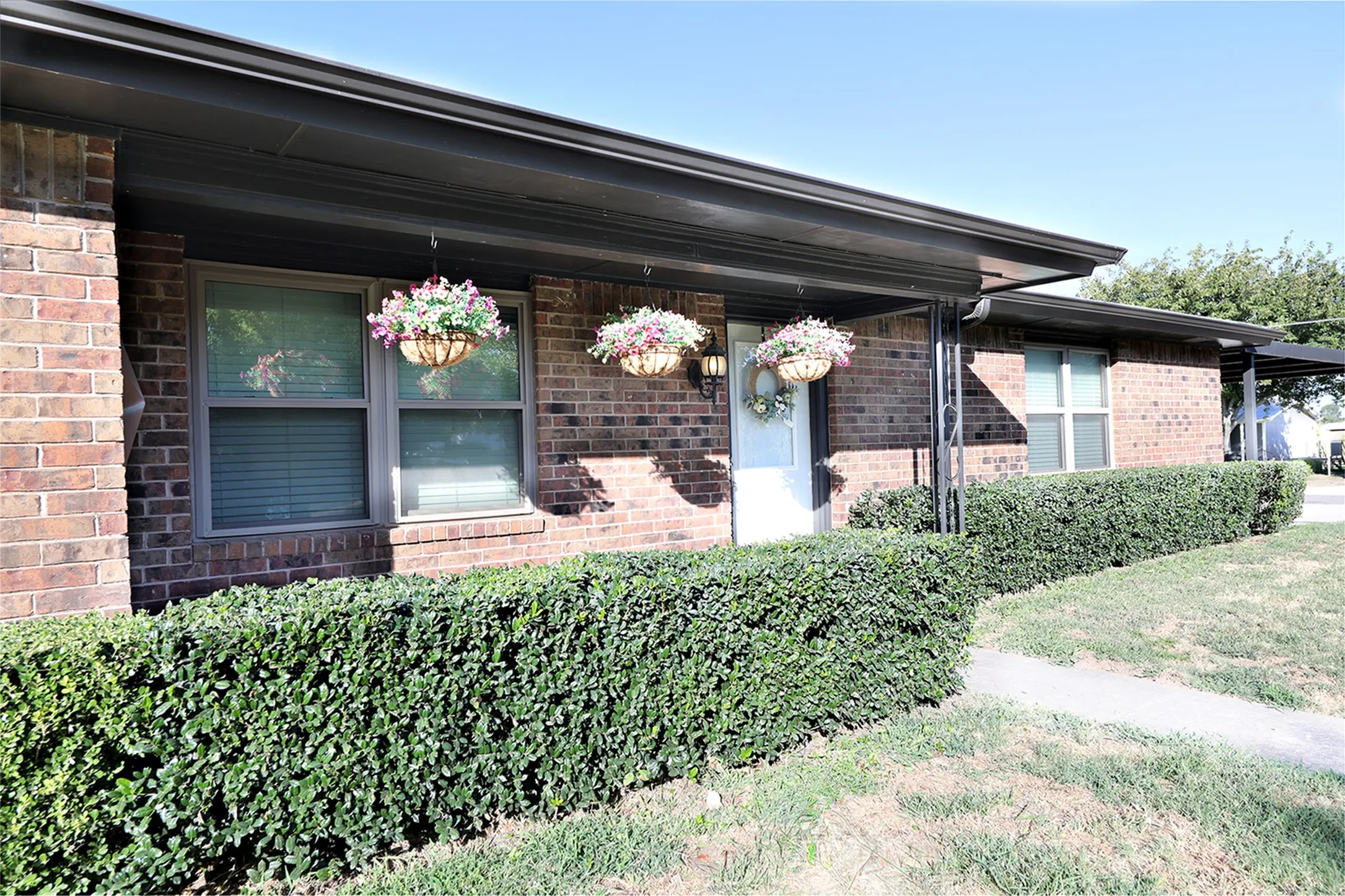 Single Family Residence For Sale in Montague County , 251 Alicia Street, Bowie, Texas 76230, 3 Bedroom, 2 Bathroom, 2 Garage spaces, 1,738 Sqft, built in 1969, mls#21357591, Real Estate Agent in Bowie, Homes For Sale in Montague county, Homes For Sale in Bowie, Realtor in Bowie Texas, Real Estate Brokerage Independent Realty Texas, Luminita Cordes Realtor