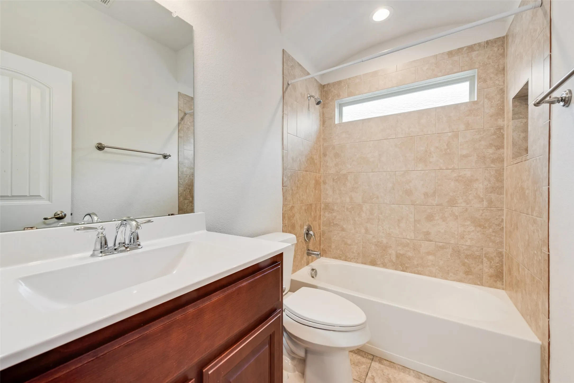 Single Family Residence For Sale in Tarrant County , 11321 Gold Canyon Drive, Fort Worth, Texas 76052, 4 Bedroom, 2 Bathroom, 2 Garage spaces, 2,302 Sqft, built in 2017, mls#21363404, Real Estate Agent in Fort Worth, Homes For Sale in Tarrant county, Homes For Sale in Fort Worth, Realtor in Fort Worth Texas, Real Estate Brokerage Independent Realty Texas, Luminita Cordes Realtor