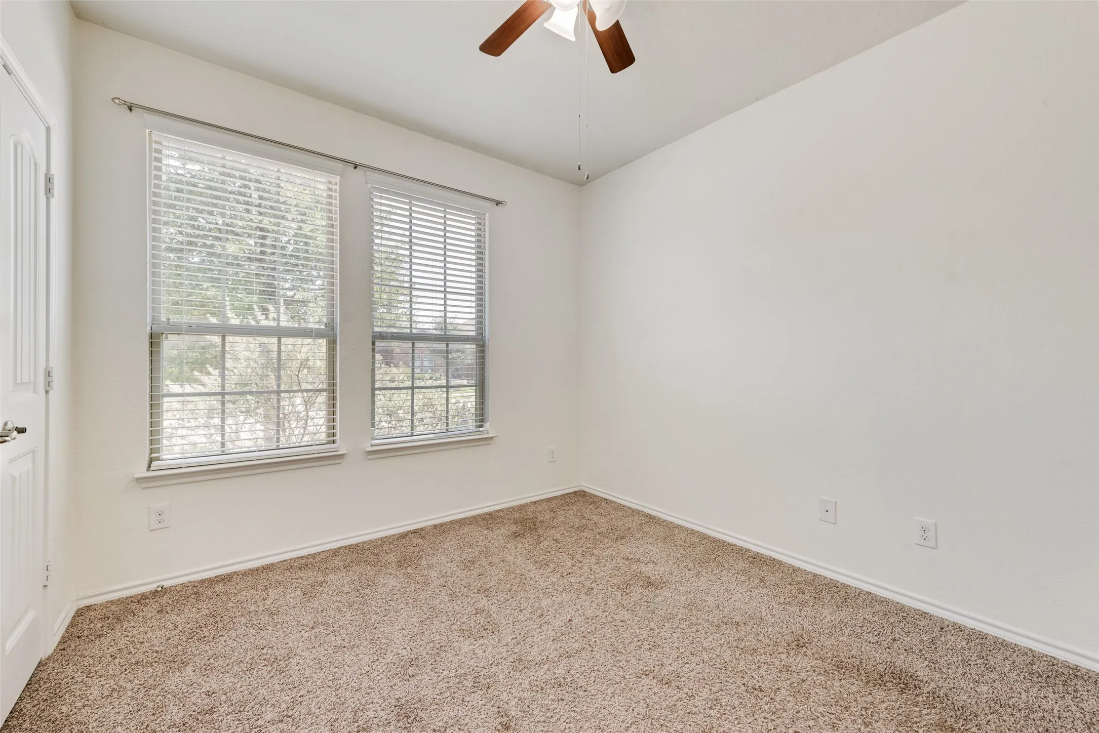 Single Family Residence For Sale in Tarrant County , 11321 Gold Canyon Drive, Fort Worth, Texas 76052, 4 Bedroom, 2 Bathroom, 2 Garage spaces, 2,302 Sqft, built in 2017, mls#21363404, Real Estate Agent in Fort Worth, Homes For Sale in Tarrant county, Homes For Sale in Fort Worth, Realtor in Fort Worth Texas, Real Estate Brokerage Independent Realty Texas, Luminita Cordes Realtor