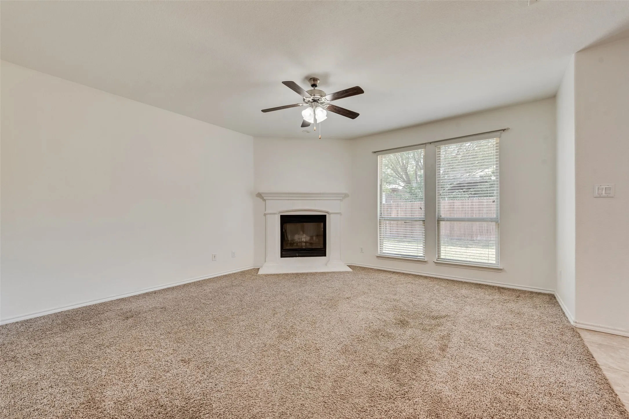 Single Family Residence For Sale in Tarrant County , 11321 Gold Canyon Drive, Fort Worth, Texas 76052, 4 Bedroom, 2 Bathroom, 2 Garage spaces, 2,302 Sqft, built in 2017, mls#21363404, Real Estate Agent in Fort Worth, Homes For Sale in Tarrant county, Homes For Sale in Fort Worth, Realtor in Fort Worth Texas, Real Estate Brokerage Independent Realty Texas, Luminita Cordes Realtor