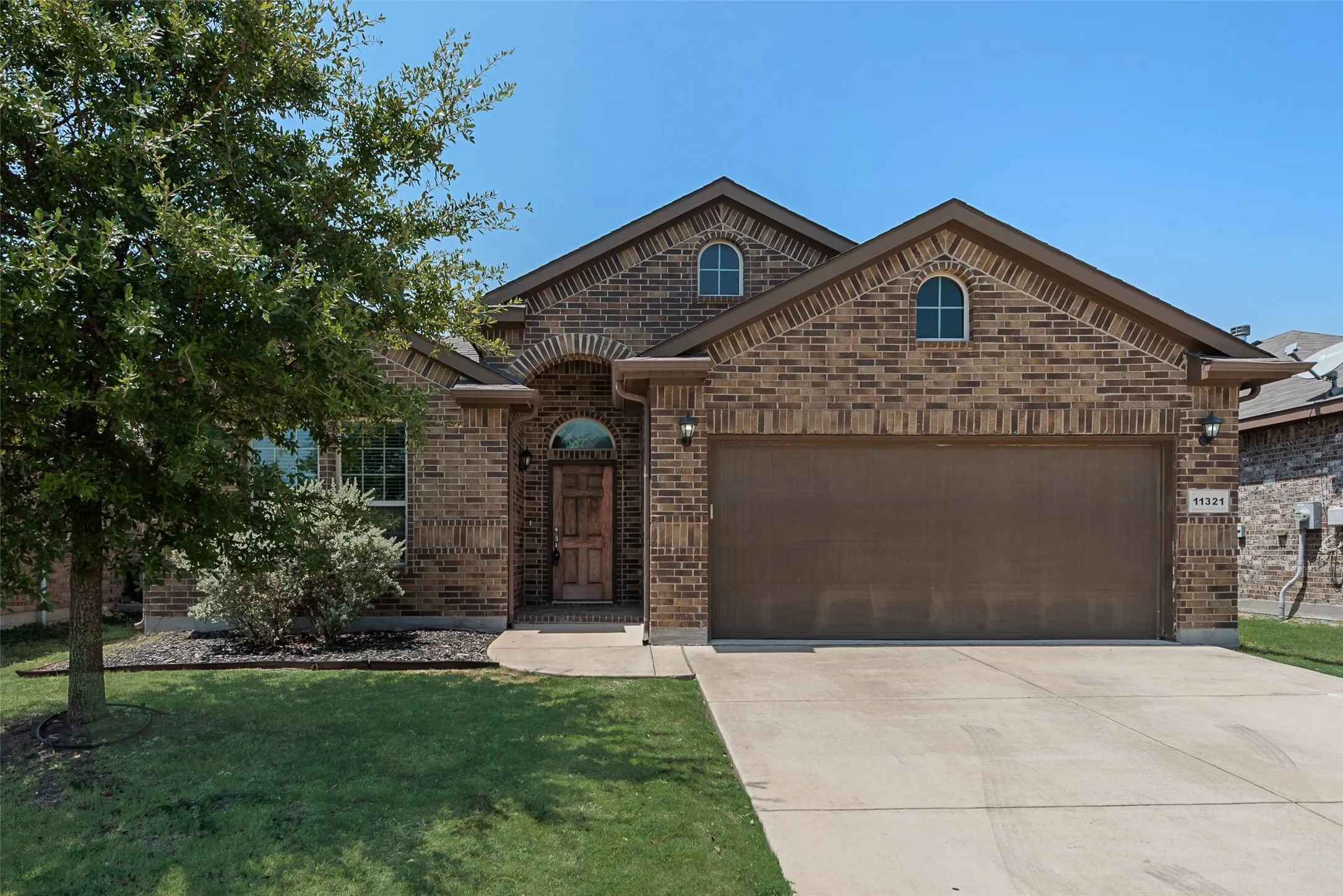Single Family Residence For Sale in Tarrant County , 11321 Gold Canyon Drive, Fort Worth, Texas 76052, 4 Bedroom, 2 Bathroom, 2 Garage spaces, 2,302 Sqft, built in 2017, mls#21363404, Real Estate Agent in Fort Worth, Homes For Sale in Tarrant county, Homes For Sale in Fort Worth, Realtor in Fort Worth Texas, Real Estate Brokerage Independent Realty Texas, Luminita Cordes Realtor