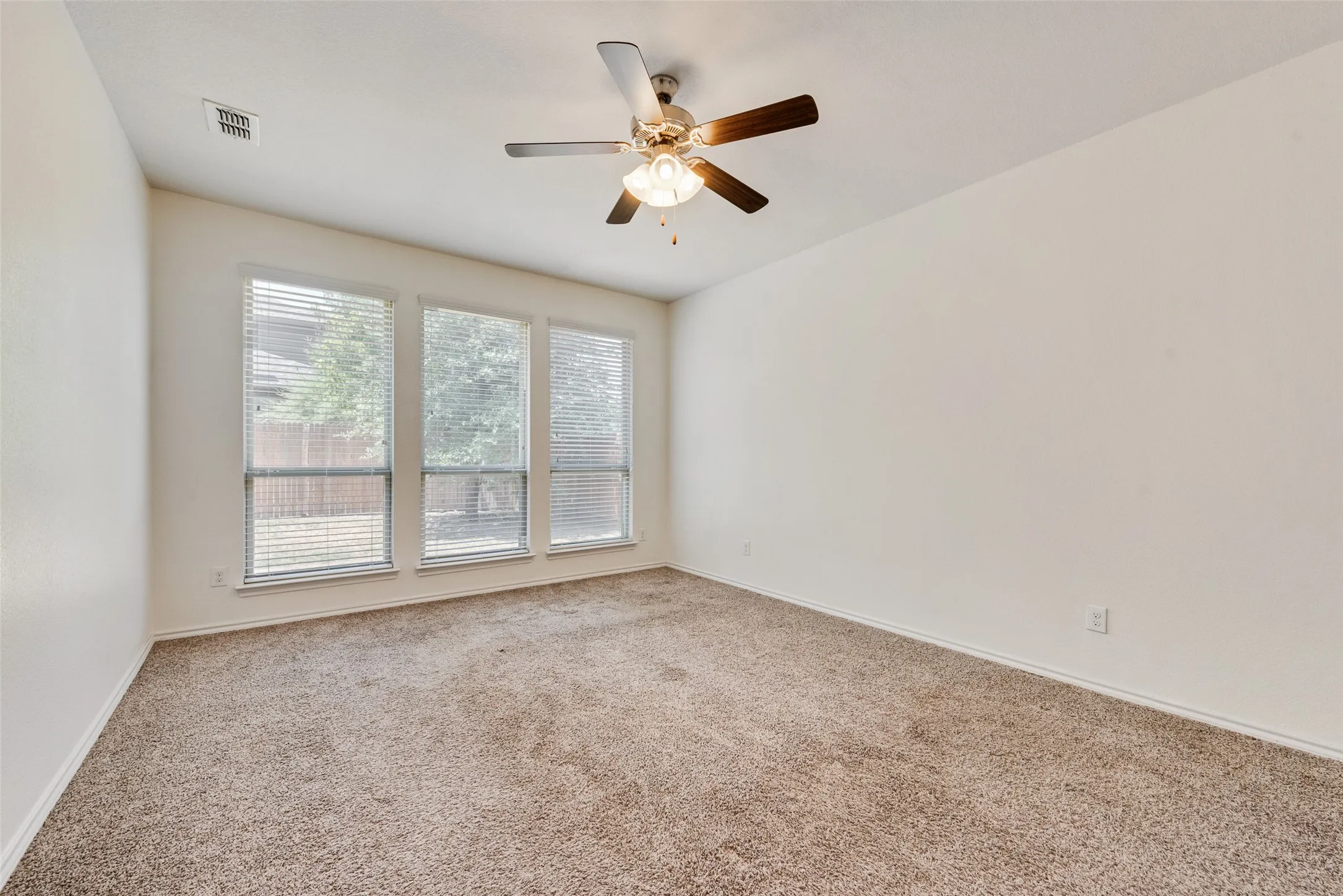 Single Family Residence For Sale in Tarrant County , 11321 Gold Canyon Drive, Fort Worth, Texas 76052, 4 Bedroom, 2 Bathroom, 2 Garage spaces, 2,302 Sqft, built in 2017, mls#21363404, Real Estate Agent in Fort Worth, Homes For Sale in Tarrant county, Homes For Sale in Fort Worth, Realtor in Fort Worth Texas, Real Estate Brokerage Independent Realty Texas, Luminita Cordes Realtor
