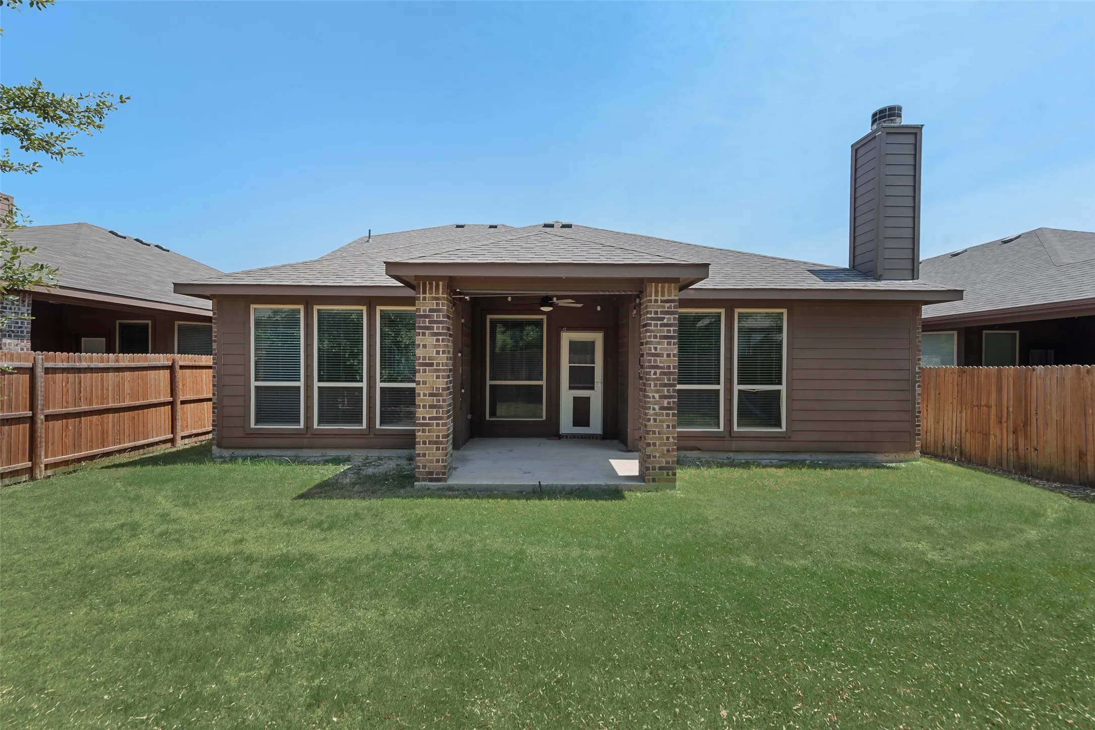 Single Family Residence For Sale in Tarrant County , 11321 Gold Canyon Drive, Fort Worth, Texas 76052, 4 Bedroom, 2 Bathroom, 2 Garage spaces, 2,302 Sqft, built in 2017, mls#21363404, Real Estate Agent in Fort Worth, Homes For Sale in Tarrant county, Homes For Sale in Fort Worth, Realtor in Fort Worth Texas, Real Estate Brokerage Independent Realty Texas, Luminita Cordes Realtor