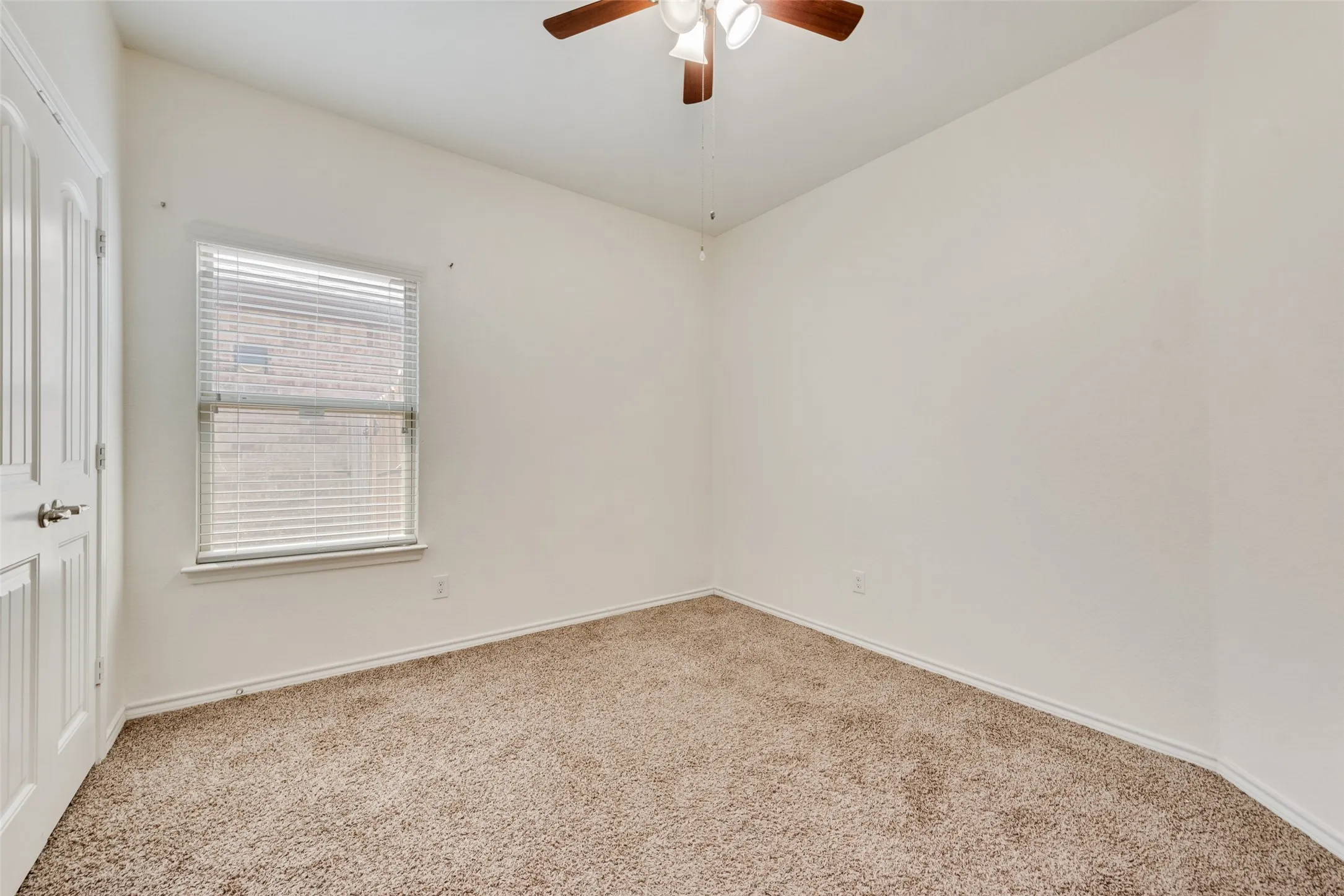 Single Family Residence For Sale in Tarrant County , 11321 Gold Canyon Drive, Fort Worth, Texas 76052, 4 Bedroom, 2 Bathroom, 2 Garage spaces, 2,302 Sqft, built in 2017, mls#21363404, Real Estate Agent in Fort Worth, Homes For Sale in Tarrant county, Homes For Sale in Fort Worth, Realtor in Fort Worth Texas, Real Estate Brokerage Independent Realty Texas, Luminita Cordes Realtor