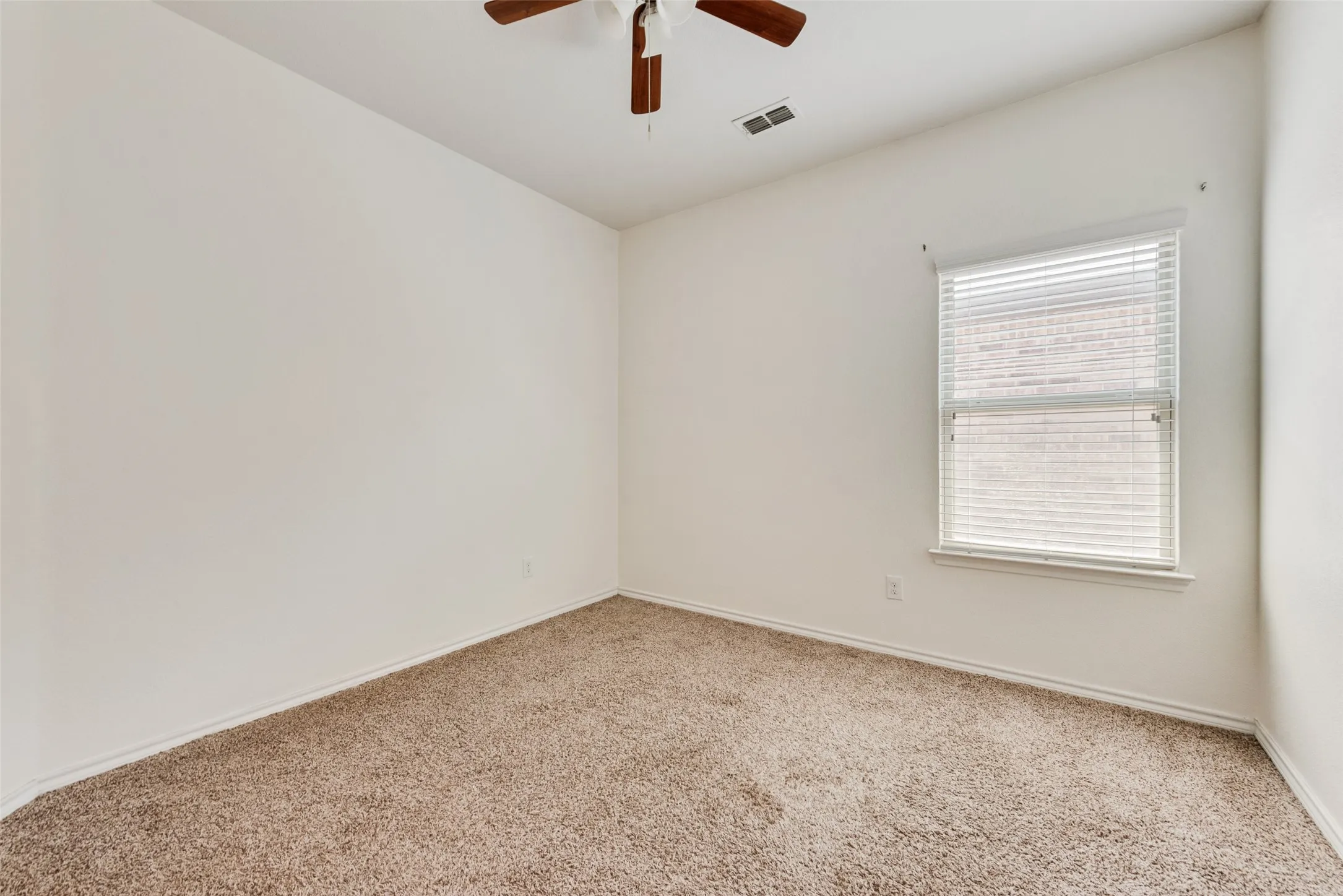 Single Family Residence For Sale in Tarrant County , 11321 Gold Canyon Drive, Fort Worth, Texas 76052, 4 Bedroom, 2 Bathroom, 2 Garage spaces, 2,302 Sqft, built in 2017, mls#21363404, Real Estate Agent in Fort Worth, Homes For Sale in Tarrant county, Homes For Sale in Fort Worth, Realtor in Fort Worth Texas, Real Estate Brokerage Independent Realty Texas, Luminita Cordes Realtor