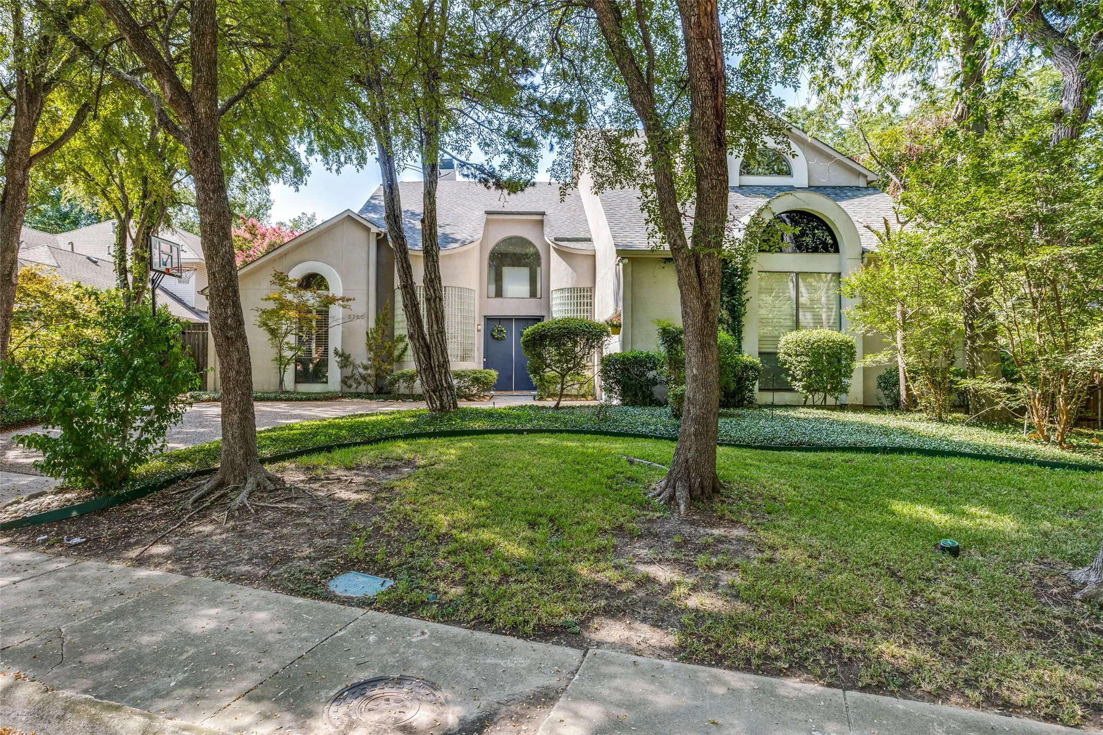 Single Family Residence For Sale in Collin County , 5720 Moss Creek Trail, Dallas, Texas 75252, 4 Bedroom, 3 Bathroom, 2 Garage spaces, 3,645 Sqft, built in 1987, mls#21308949, Real Estate Agent in Dallas, Homes For Sale in Collin county, Homes For Sale in Dallas, Realtor in Dallas Texas, Real Estate Brokerage Independent Realty Texas, Luminita Cordes Realtor