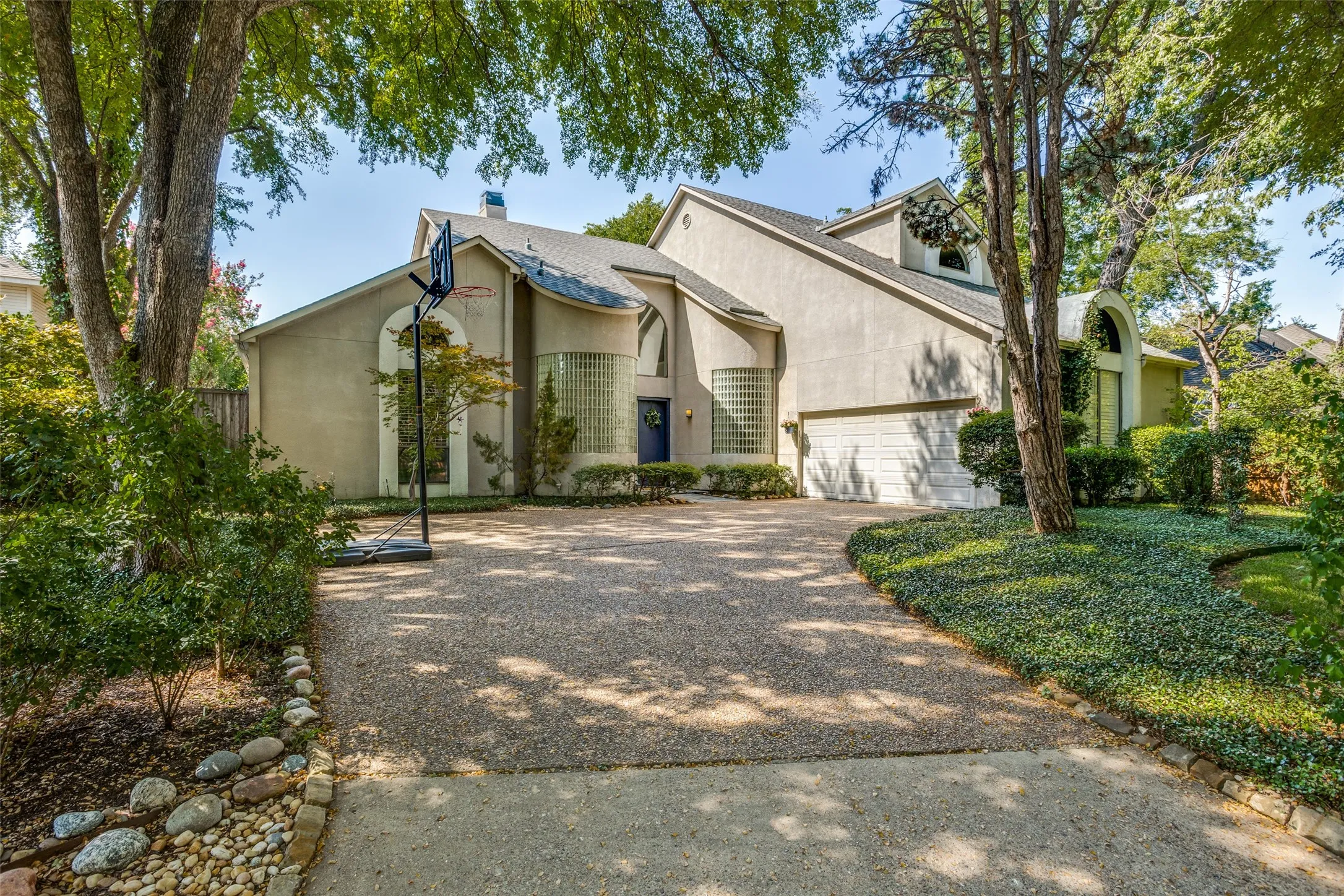Single Family Residence For Sale in Collin County , 5720 Moss Creek Trail, Dallas, Texas 75252, 4 Bedroom, 3 Bathroom, 2 Garage spaces, 3,645 Sqft, built in 1987, mls#21308949, Real Estate Agent in Dallas, Homes For Sale in Collin county, Homes For Sale in Dallas, Realtor in Dallas Texas, Real Estate Brokerage Independent Realty Texas, Luminita Cordes Realtor