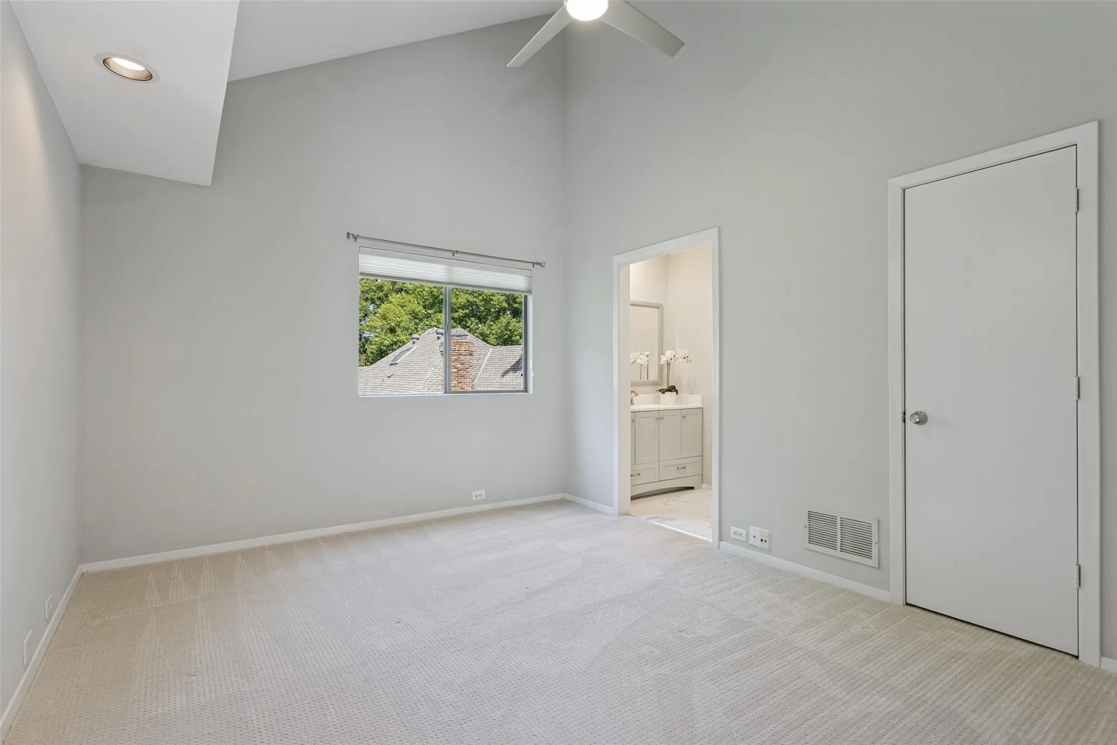 Single Family Residence For Sale in Collin County , 5720 Moss Creek Trail, Dallas, Texas 75252, 4 Bedroom, 3 Bathroom, 2 Garage spaces, 3,645 Sqft, built in 1987, mls#21308949, Real Estate Agent in Dallas, Homes For Sale in Collin county, Homes For Sale in Dallas, Realtor in Dallas Texas, Real Estate Brokerage Independent Realty Texas, Luminita Cordes Realtor