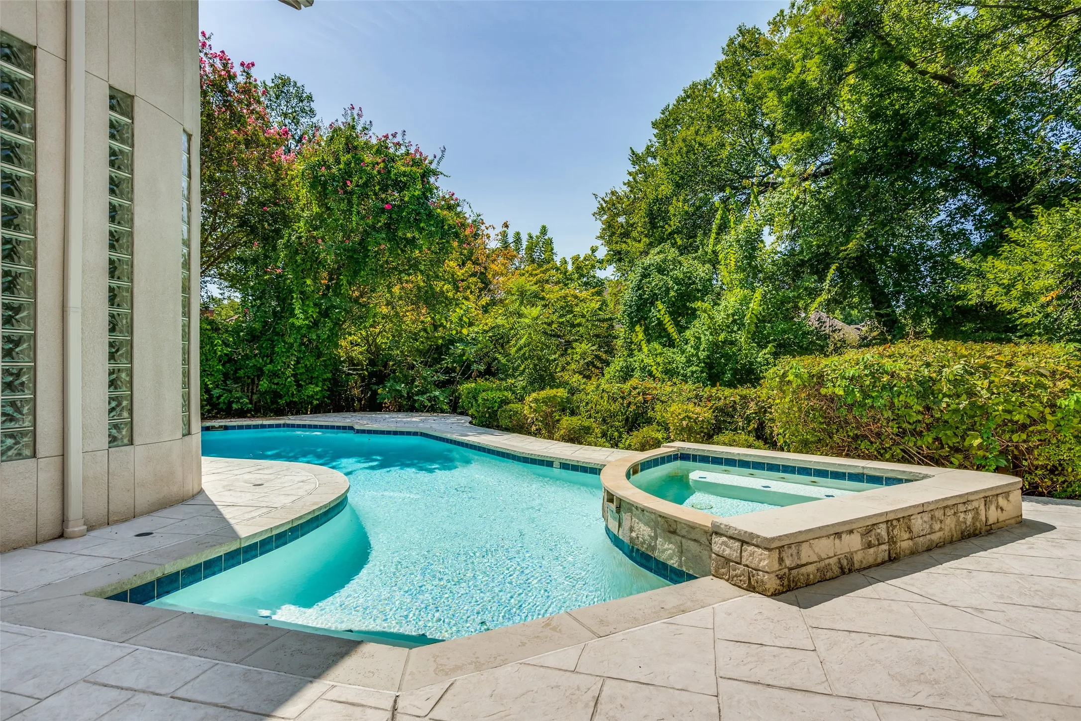Single Family Residence For Sale in Collin County , 5720 Moss Creek Trail, Dallas, Texas 75252, 4 Bedroom, 3 Bathroom, 2 Garage spaces, 3,645 Sqft, built in 1987, mls#21308949, Real Estate Agent in Dallas, Homes For Sale in Collin county, Homes For Sale in Dallas, Realtor in Dallas Texas, Real Estate Brokerage Independent Realty Texas, Luminita Cordes Realtor