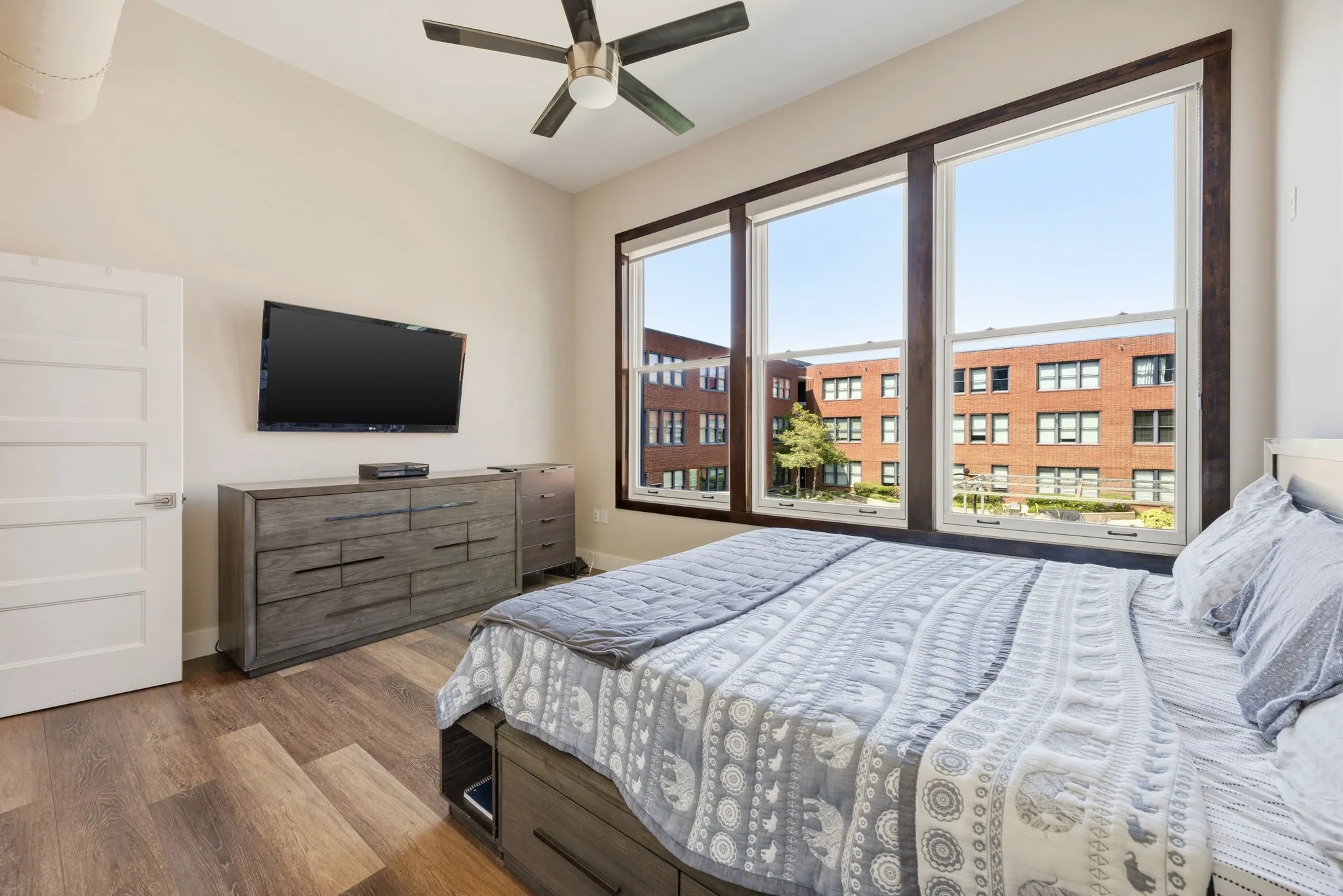 Condominium For Rent in Dallas County , 2502 Live Oak Street 235, Dallas, Texas 75204, 2 Bedroom, 2 Bathroom, 2 Garage spaces, 1,398 Sqft, built in 1998, mls#21364926, Real Estate Agent in Dallas, Homes For Rent in Dallas county, Homes For Rent in Dallas, Realtor in Dallas Texas, Real Estate Brokerage Independent Realty Texas, Luminita Cordes Realtor