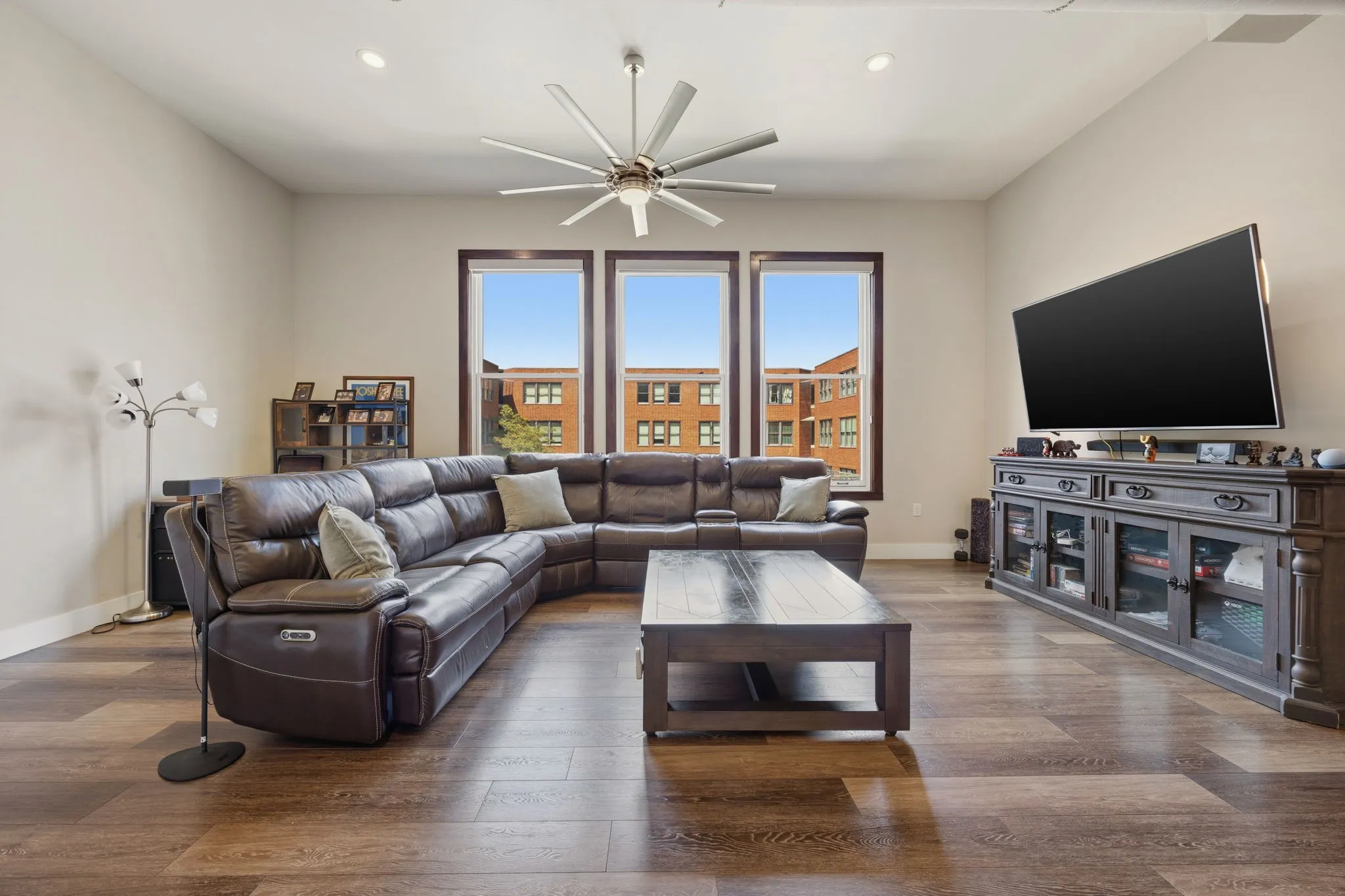 Condominium For Rent in Dallas County , 2502 Live Oak Street 235, Dallas, Texas 75204, 2 Bedroom, 2 Bathroom, 2 Garage spaces, 1,398 Sqft, built in 1998, mls#21364926, Real Estate Agent in Dallas, Homes For Rent in Dallas county, Homes For Rent in Dallas, Realtor in Dallas Texas, Real Estate Brokerage Independent Realty Texas, Luminita Cordes Realtor