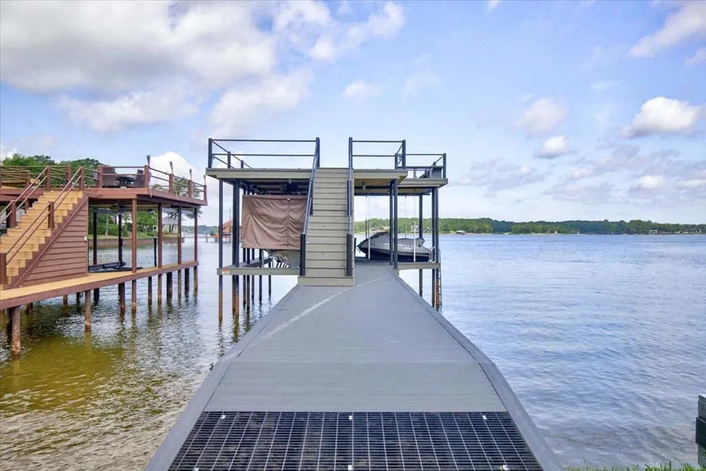 Single Family Residence For Sale in Henderson County , 5402 Point LaVista, Malakoff, Texas 75148, 4 Bedroom, 3 Bathroom, 1 Garage spaces, 2,960 Sqft, built in 1983, mls#21364929, Real Estate Agent in Malakoff, Homes For Sale in Henderson county, Homes For Sale in Malakoff, Realtor in Malakoff Texas, Real Estate Brokerage Independent Realty Texas, Luminita Cordes Realtor