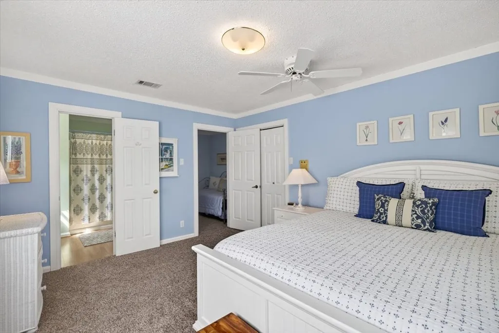 Single Family Residence For Sale in Henderson County , 5402 Point LaVista, Malakoff, Texas 75148, 4 Bedroom, 3 Bathroom, 1 Garage spaces, 2,960 Sqft, built in 1983, mls#21364929, Real Estate Agent in Malakoff, Homes For Sale in Henderson county, Homes For Sale in Malakoff, Realtor in Malakoff Texas, Real Estate Brokerage Independent Realty Texas, Luminita Cordes Realtor