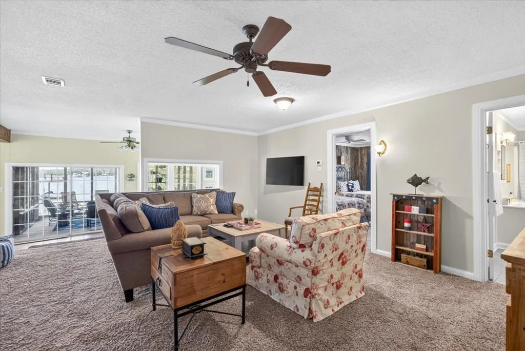 Single Family Residence For Sale in Henderson County , 5402 Point LaVista, Malakoff, Texas 75148, 4 Bedroom, 3 Bathroom, 1 Garage spaces, 2,960 Sqft, built in 1983, mls#21364929, Real Estate Agent in Malakoff, Homes For Sale in Henderson county, Homes For Sale in Malakoff, Realtor in Malakoff Texas, Real Estate Brokerage Independent Realty Texas, Luminita Cordes Realtor