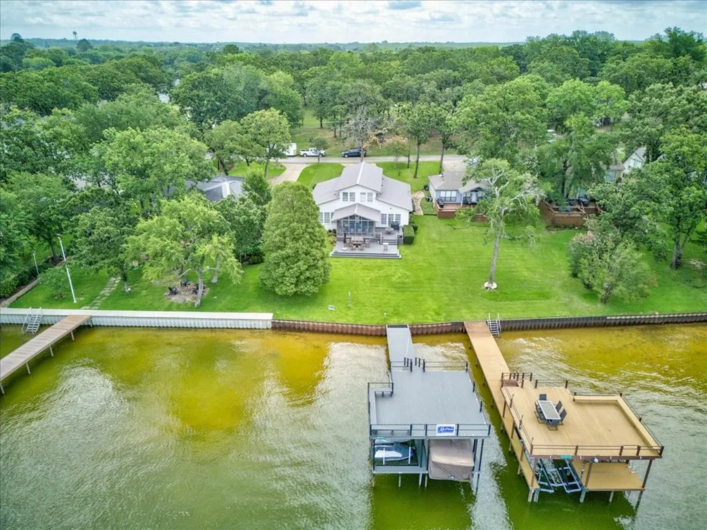 Single Family Residence For Sale in Henderson County , 5402 Point LaVista, Malakoff, Texas 75148, 4 Bedroom, 3 Bathroom, 1 Garage spaces, 2,960 Sqft, built in 1983, mls#21364929, Real Estate Agent in Malakoff, Homes For Sale in Henderson county, Homes For Sale in Malakoff, Realtor in Malakoff Texas, Real Estate Brokerage Independent Realty Texas, Luminita Cordes Realtor