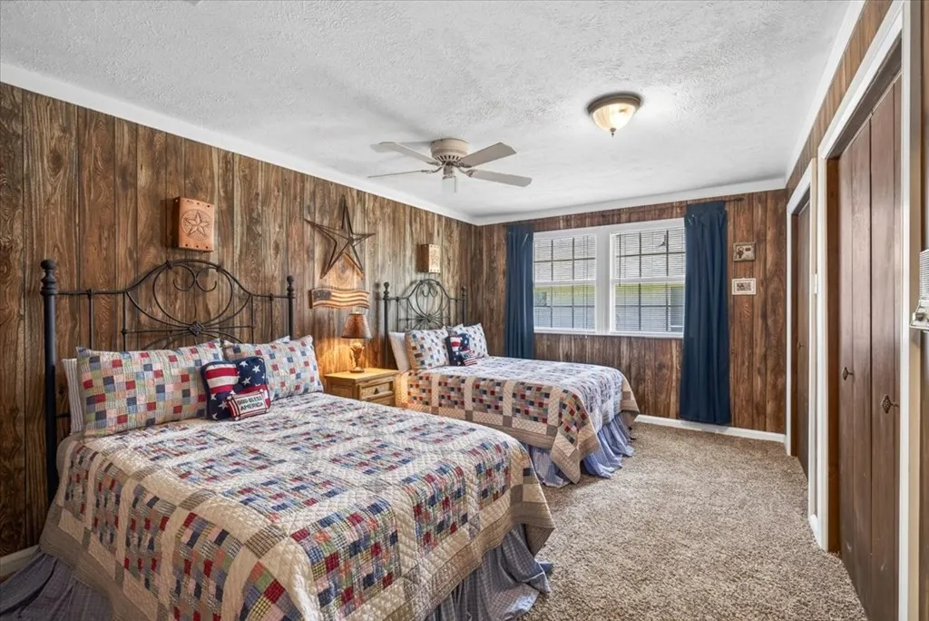 Single Family Residence For Sale in Henderson County , 5402 Point LaVista, Malakoff, Texas 75148, 4 Bedroom, 3 Bathroom, 1 Garage spaces, 2,960 Sqft, built in 1983, mls#21364929, Real Estate Agent in Malakoff, Homes For Sale in Henderson county, Homes For Sale in Malakoff, Realtor in Malakoff Texas, Real Estate Brokerage Independent Realty Texas, Luminita Cordes Realtor