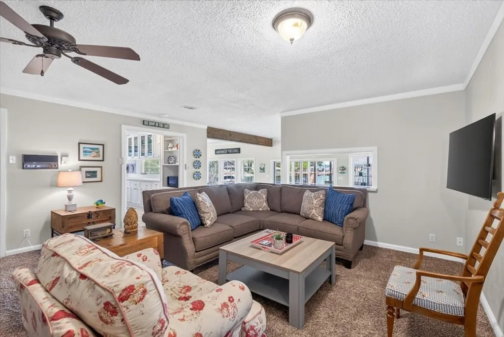 Single Family Residence For Sale in Henderson County , 5402 Point LaVista, Malakoff, Texas 75148, 4 Bedroom, 3 Bathroom, 1 Garage spaces, 2,960 Sqft, built in 1983, mls#21364929, Real Estate Agent in Malakoff, Homes For Sale in Henderson county, Homes For Sale in Malakoff, Realtor in Malakoff Texas, Real Estate Brokerage Independent Realty Texas, Luminita Cordes Realtor