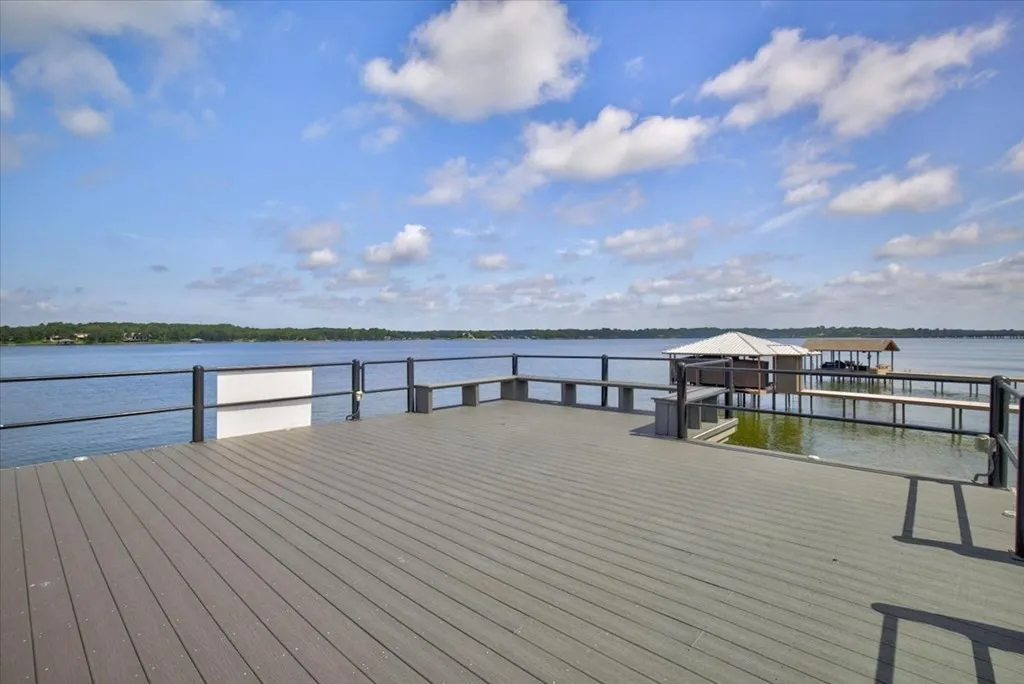 Single Family Residence For Sale in Henderson County , 5402 Point LaVista, Malakoff, Texas 75148, 4 Bedroom, 3 Bathroom, 1 Garage spaces, 2,960 Sqft, built in 1983, mls#21364929, Real Estate Agent in Malakoff, Homes For Sale in Henderson county, Homes For Sale in Malakoff, Realtor in Malakoff Texas, Real Estate Brokerage Independent Realty Texas, Luminita Cordes Realtor