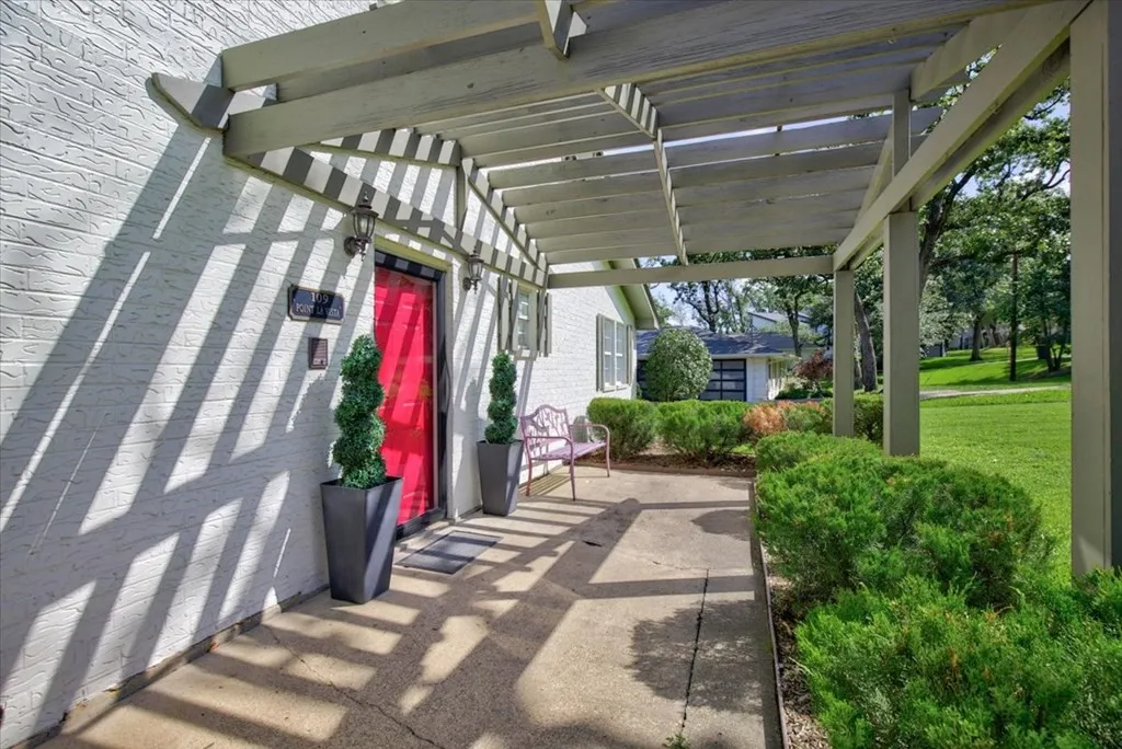 Single Family Residence For Sale in Henderson County , 5402 Point LaVista, Malakoff, Texas 75148, 4 Bedroom, 3 Bathroom, 1 Garage spaces, 2,960 Sqft, built in 1983, mls#21364929, Real Estate Agent in Malakoff, Homes For Sale in Henderson county, Homes For Sale in Malakoff, Realtor in Malakoff Texas, Real Estate Brokerage Independent Realty Texas, Luminita Cordes Realtor