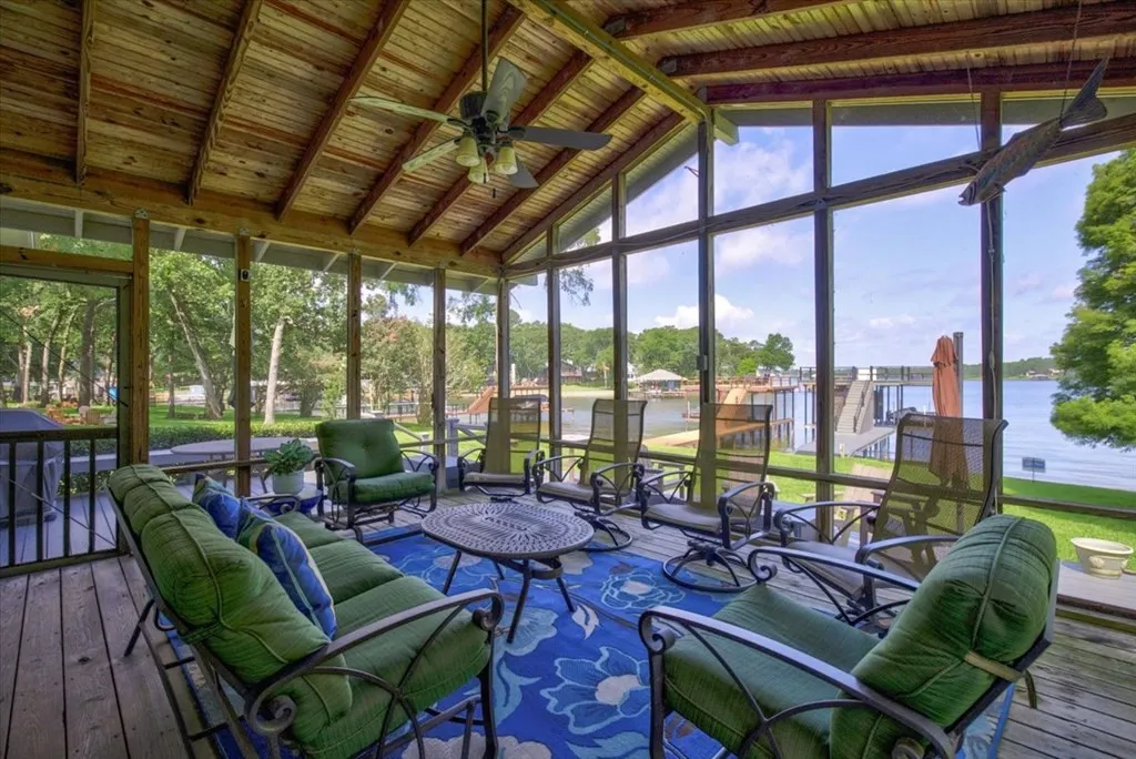 Single Family Residence For Sale in Henderson County , 5402 Point LaVista, Malakoff, Texas 75148, 4 Bedroom, 3 Bathroom, 1 Garage spaces, 2,960 Sqft, built in 1983, mls#21364929, Real Estate Agent in Malakoff, Homes For Sale in Henderson county, Homes For Sale in Malakoff, Realtor in Malakoff Texas, Real Estate Brokerage Independent Realty Texas, Luminita Cordes Realtor