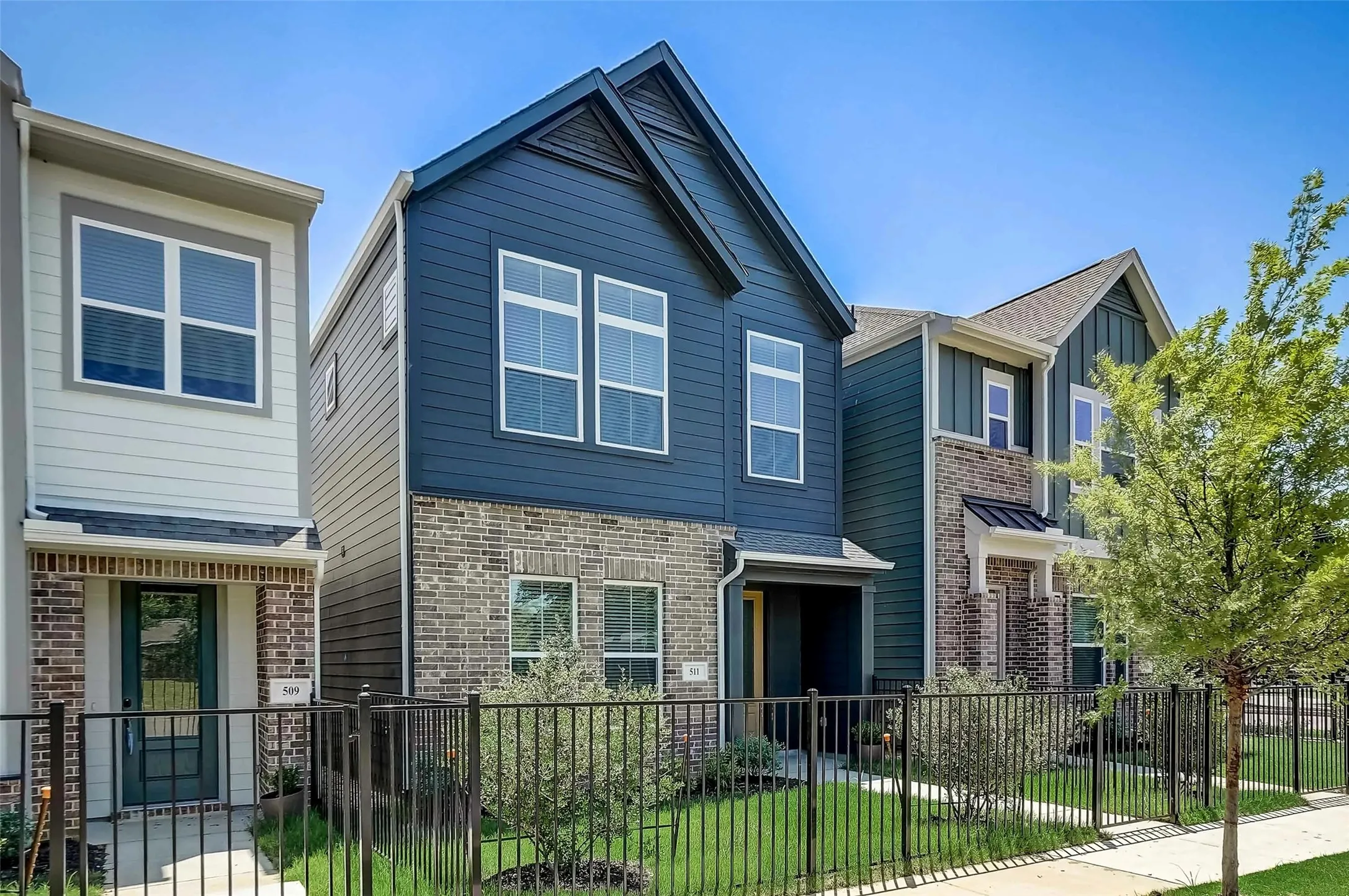 Townhouse For Rent in Tarrant County , 505 Mission Trail 534, Arlington, Texas 76010, 3 Bedroom, 3 Bathroom, 2 Garage spaces, 1,900 Sqft, built in 2023, mls#21357225, Real Estate Agent in Arlington, Homes For Rent in Tarrant county, Homes For Rent in Arlington, Realtor in Arlington Texas, Real Estate Brokerage Independent Realty Texas, Luminita Cordes Realtor