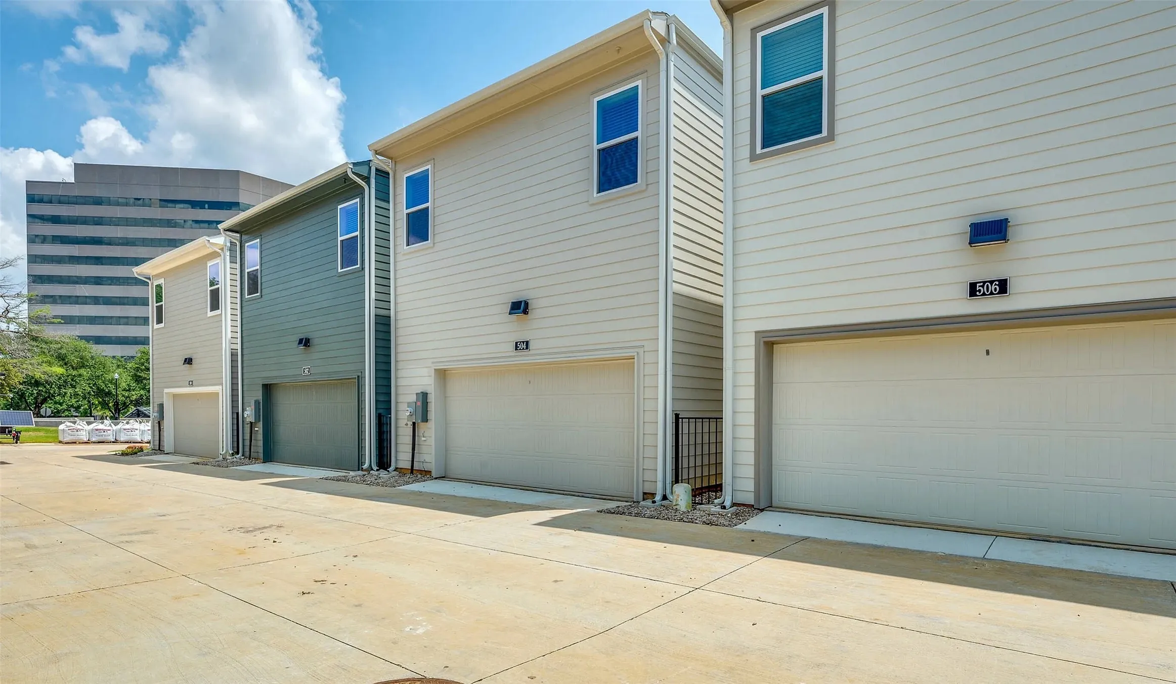 Townhouse For Rent in Tarrant County , 505 Mission Trail 534, Arlington, Texas 76010, 3 Bedroom, 3 Bathroom, 2 Garage spaces, 1,900 Sqft, built in 2023, mls#21357225, Real Estate Agent in Arlington, Homes For Rent in Tarrant county, Homes For Rent in Arlington, Realtor in Arlington Texas, Real Estate Brokerage Independent Realty Texas, Luminita Cordes Realtor