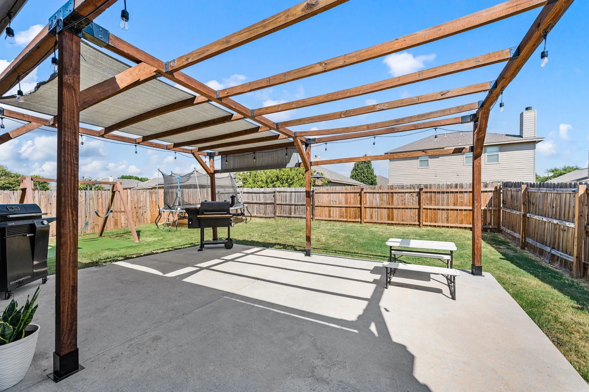Single Family Residence For Sale in Tarrant County , 628 Poncho Lane, Fort Worth, Texas 76052, 3 Bedroom, 2 Bathroom, 2 Garage spaces, 1,722 Sqft, built in 2006, mls#21364647, Real Estate Agent in Fort Worth, Homes For Sale in Tarrant county, Homes For Sale in Fort Worth, Realtor in Fort Worth Texas, Real Estate Brokerage Independent Realty Texas, Luminita Cordes Realtor