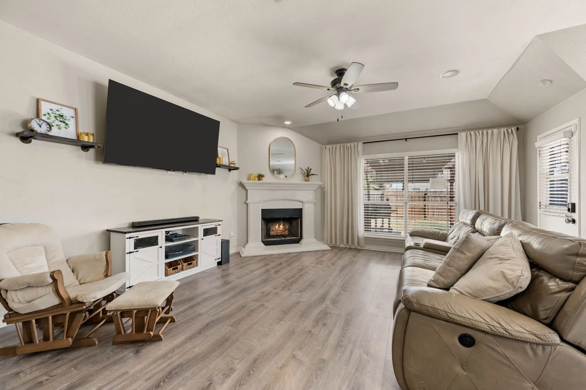 Cheerful with crisp white ceilings, lots of natural l ight and LVP floorig