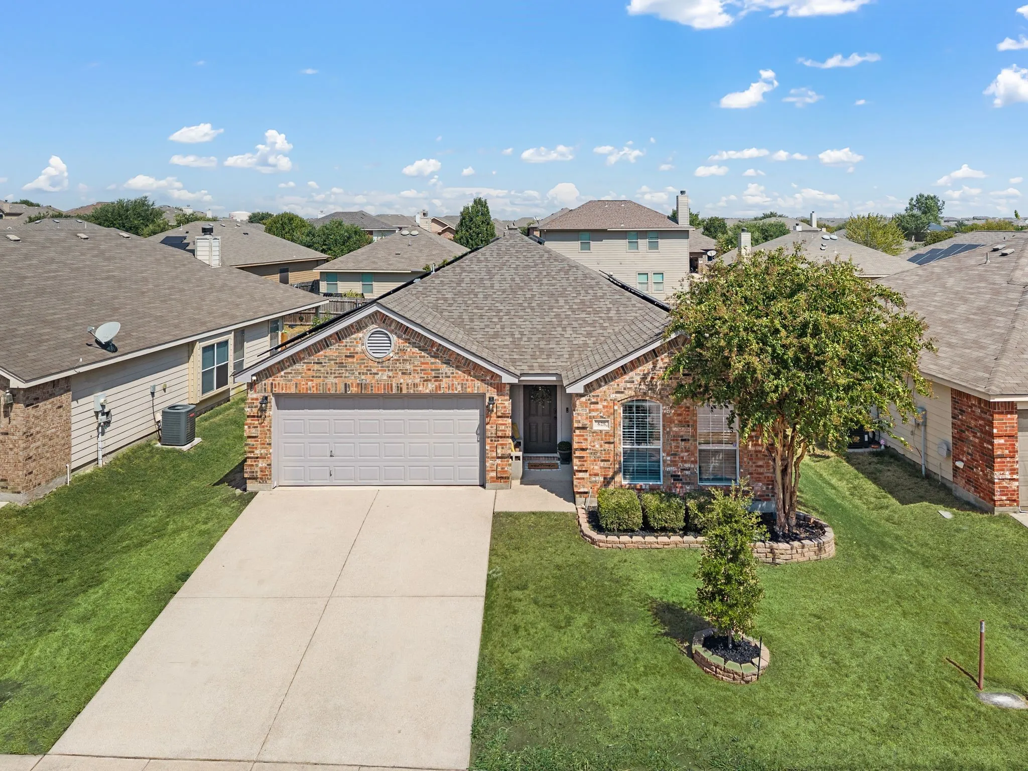 Single Family Residence For Sale in Tarrant County , 628 Poncho Lane, Fort Worth, Texas 76052, 3 Bedroom, 2 Bathroom, 2 Garage spaces, 1,722 Sqft, built in 2006, mls#21364647, Real Estate Agent in Fort Worth, Homes For Sale in Tarrant county, Homes For Sale in Fort Worth, Realtor in Fort Worth Texas, Real Estate Brokerage Independent Realty Texas, Luminita Cordes Realtor