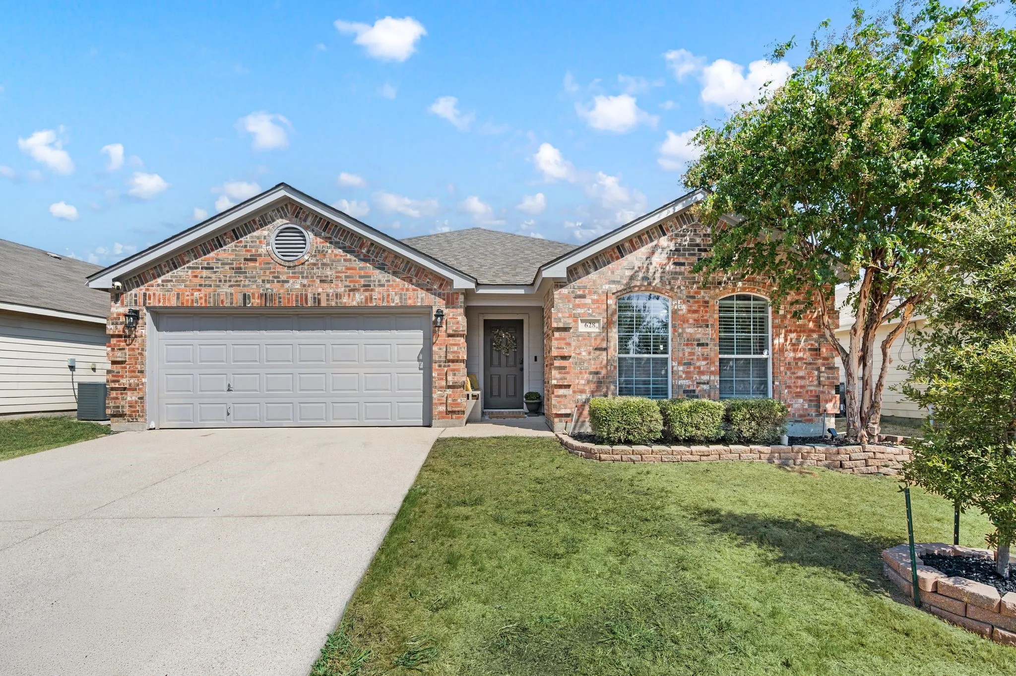Single Family Residence For Sale in Tarrant County , 628 Poncho Lane, Fort Worth, Texas 76052, 3 Bedroom, 2 Bathroom, 2 Garage spaces, 1,722 Sqft, built in 2006, mls#21364647, Real Estate Agent in Fort Worth, Homes For Sale in Tarrant county, Homes For Sale in Fort Worth, Realtor in Fort Worth Texas, Real Estate Brokerage Independent Realty Texas, Luminita Cordes Realtor