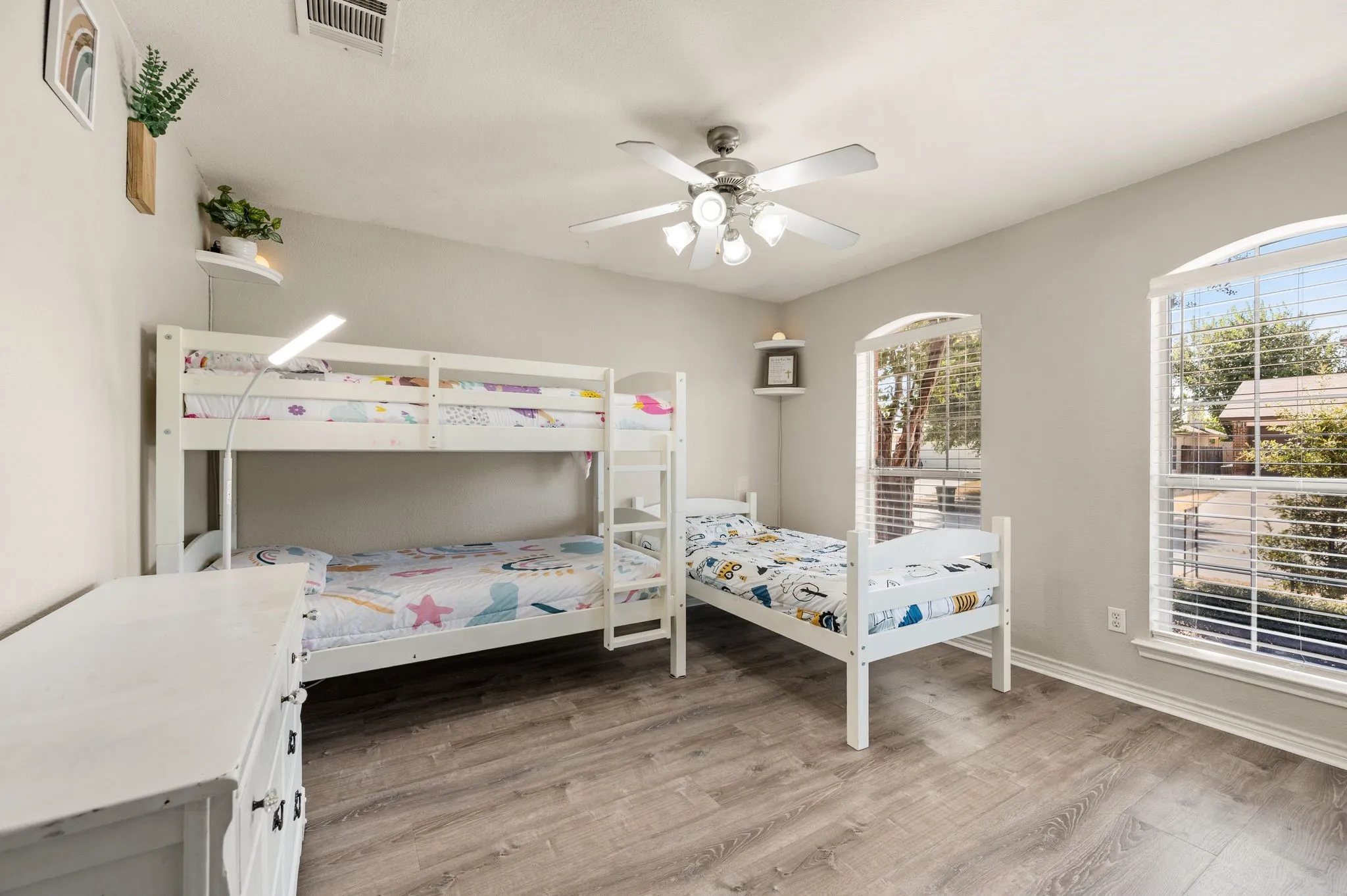 Single Family Residence For Sale in Tarrant County , 628 Poncho Lane, Fort Worth, Texas 76052, 3 Bedroom, 2 Bathroom, 2 Garage spaces, 1,722 Sqft, built in 2006, mls#21364647, Real Estate Agent in Fort Worth, Homes For Sale in Tarrant county, Homes For Sale in Fort Worth, Realtor in Fort Worth Texas, Real Estate Brokerage Independent Realty Texas, Luminita Cordes Realtor