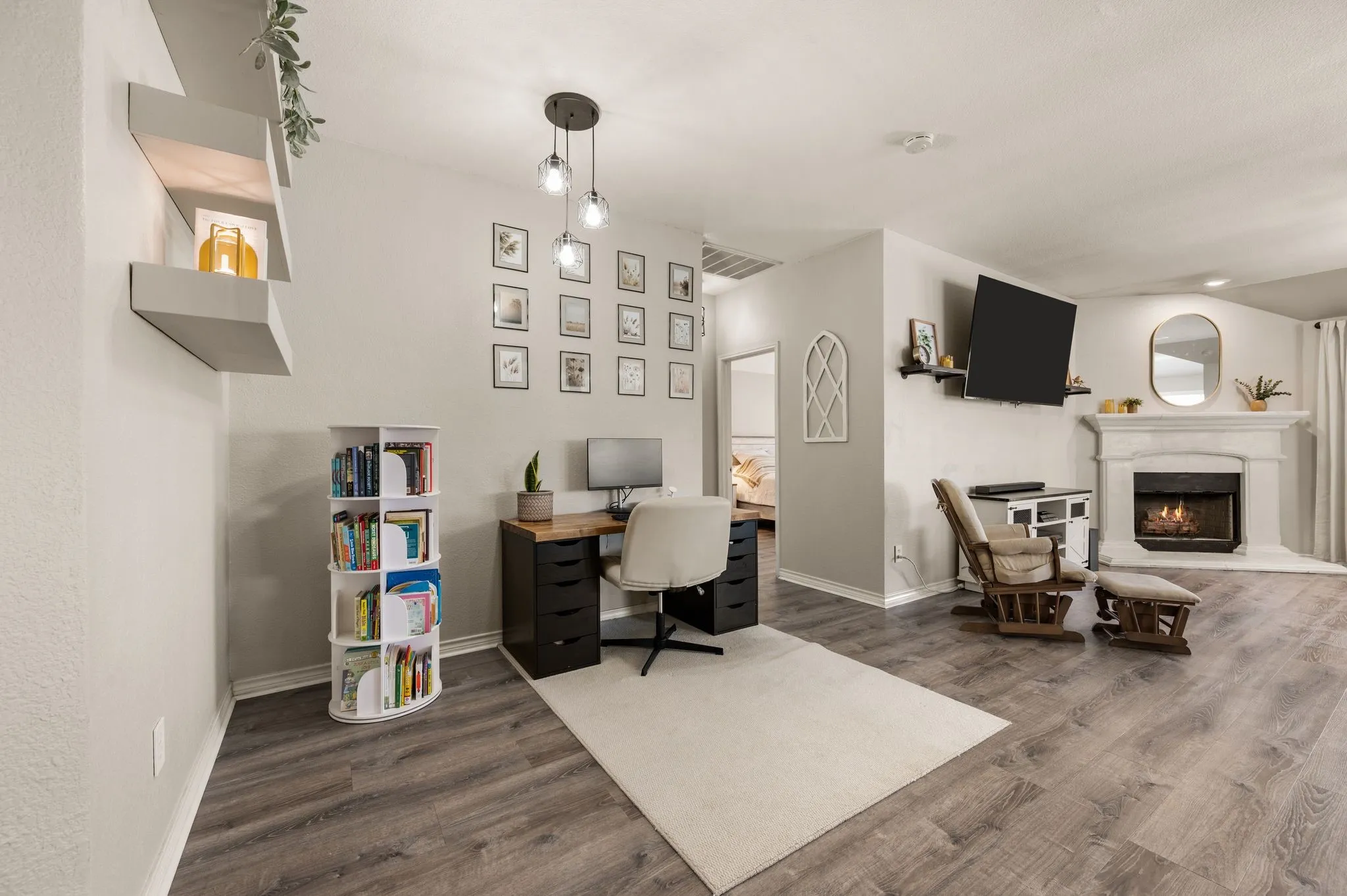 Home office space, or formal dining