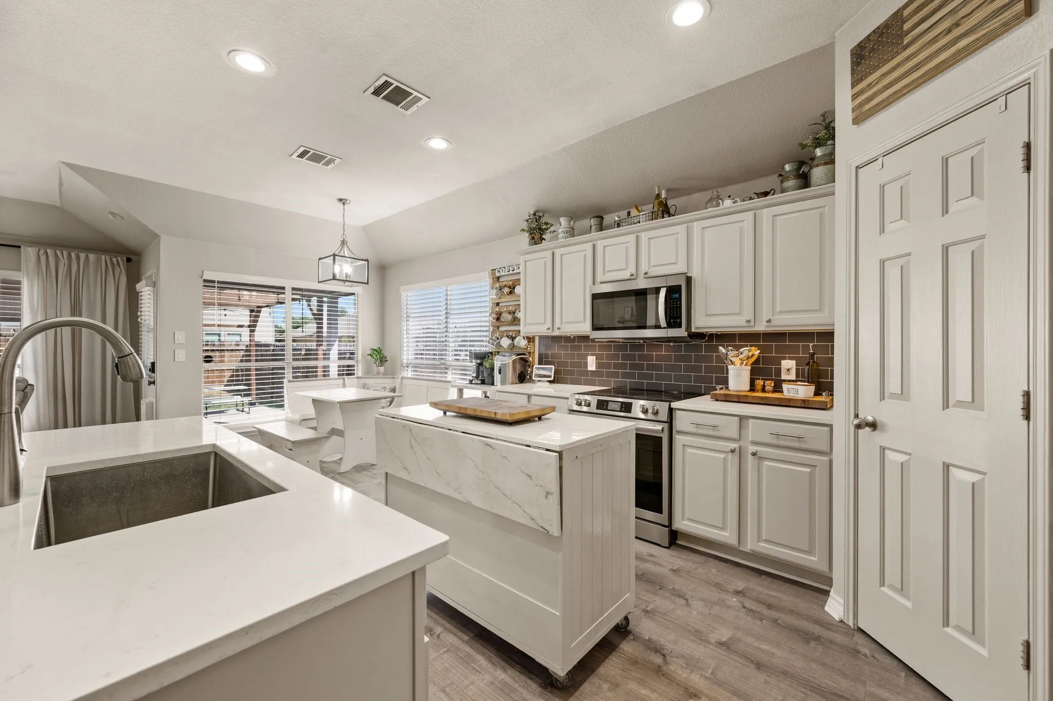 Single Family Residence For Sale in Tarrant County , 628 Poncho Lane, Fort Worth, Texas 76052, 3 Bedroom, 2 Bathroom, 2 Garage spaces, 1,722 Sqft, built in 2006, mls#21364647, Real Estate Agent in Fort Worth, Homes For Sale in Tarrant county, Homes For Sale in Fort Worth, Realtor in Fort Worth Texas, Real Estate Brokerage Independent Realty Texas, Luminita Cordes Realtor