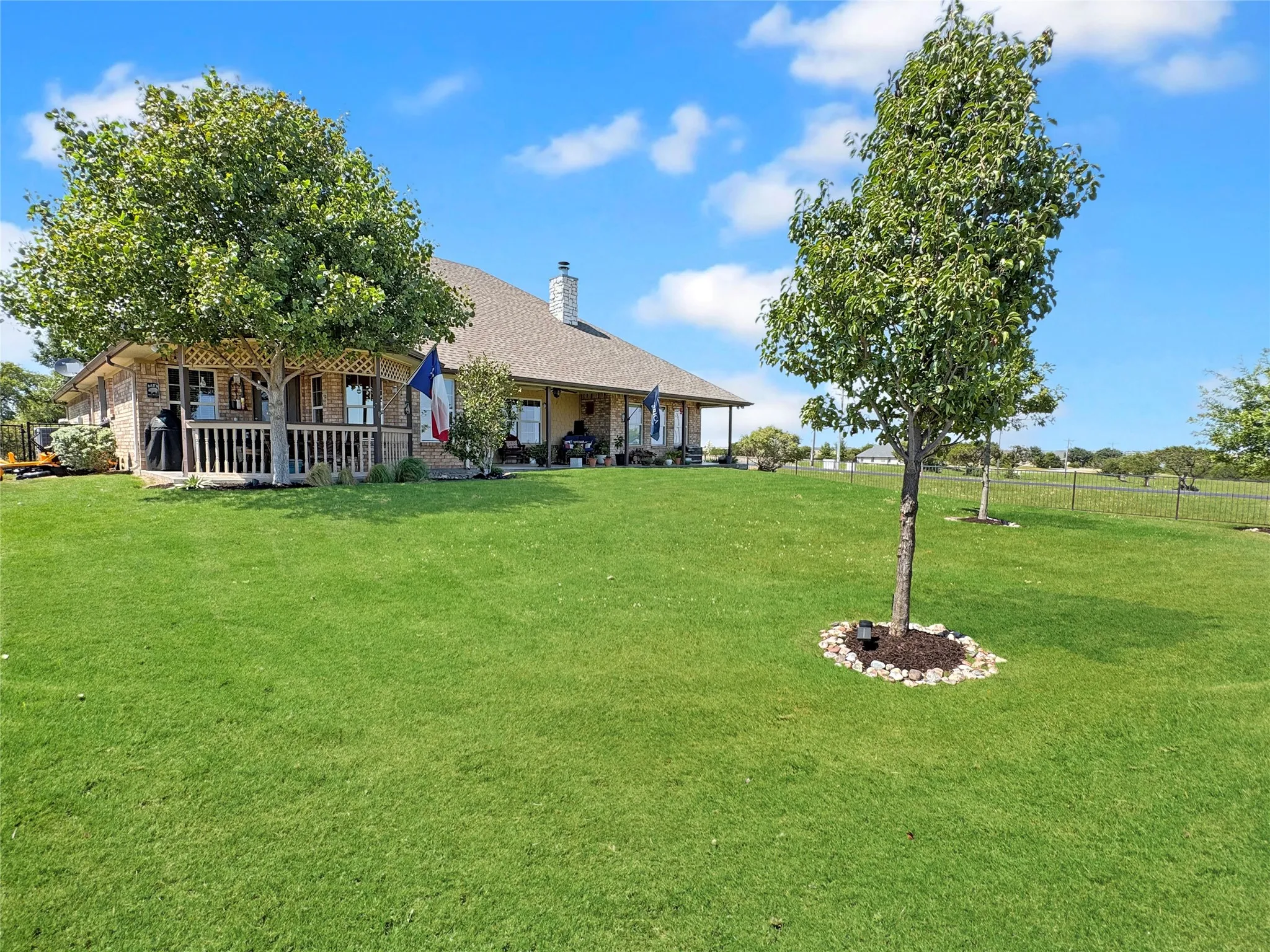 Single Family Residence For Sale in Johnson County , 7205 Muirfield Drive, Cleburne, Texas 76033, 3 Bedroom, 3 Bathroom, 2 Garage spaces, 2,170 Sqft, built in 2004, mls#21363790, Real Estate Agent in Cleburne, Homes For Sale in Johnson county, Homes For Sale in Cleburne, Realtor in Cleburne Texas, Real Estate Brokerage Independent Realty Texas, Luminita Cordes Realtor