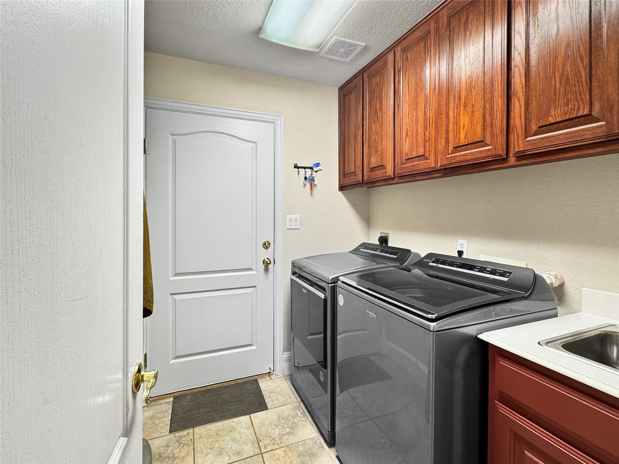 Single Family Residence For Sale in Johnson County , 7205 Muirfield Drive, Cleburne, Texas 76033, 3 Bedroom, 3 Bathroom, 2 Garage spaces, 2,170 Sqft, built in 2004, mls#21363790, Real Estate Agent in Cleburne, Homes For Sale in Johnson county, Homes For Sale in Cleburne, Realtor in Cleburne Texas, Real Estate Brokerage Independent Realty Texas, Luminita Cordes Realtor