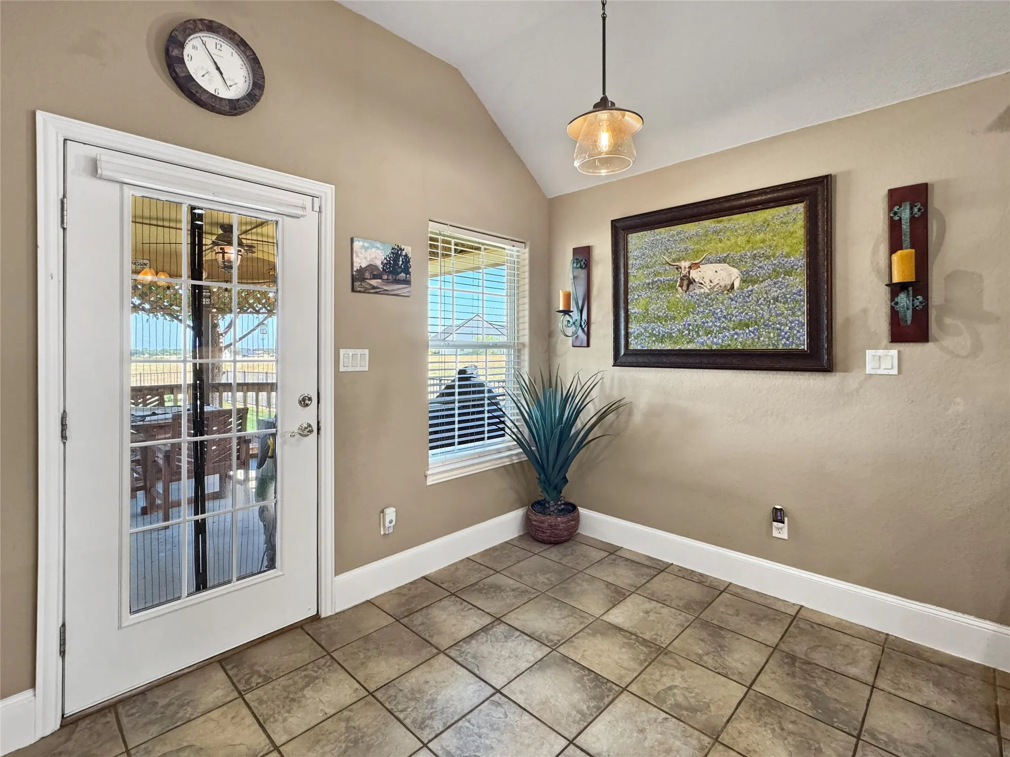Single Family Residence For Sale in Johnson County , 7205 Muirfield Drive, Cleburne, Texas 76033, 3 Bedroom, 3 Bathroom, 2 Garage spaces, 2,170 Sqft, built in 2004, mls#21363790, Real Estate Agent in Cleburne, Homes For Sale in Johnson county, Homes For Sale in Cleburne, Realtor in Cleburne Texas, Real Estate Brokerage Independent Realty Texas, Luminita Cordes Realtor