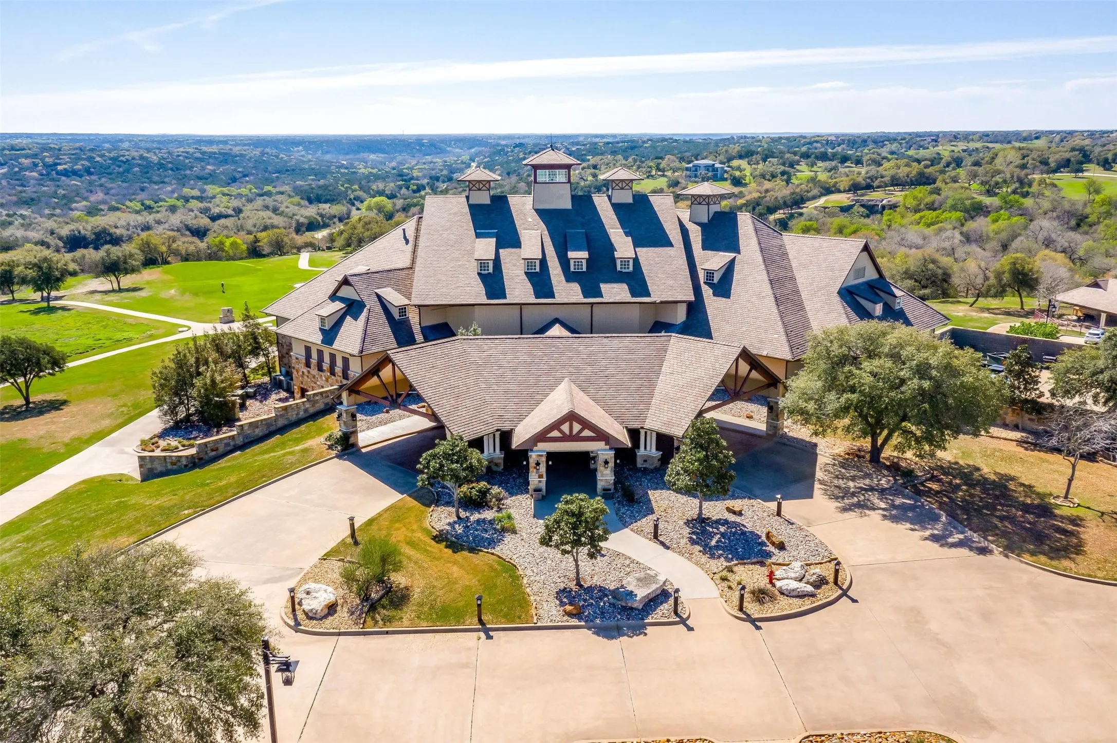 Single Family Residence For Sale in Johnson County , 7205 Muirfield Drive, Cleburne, Texas 76033, 3 Bedroom, 3 Bathroom, 2 Garage spaces, 2,170 Sqft, built in 2004, mls#21363790, Real Estate Agent in Cleburne, Homes For Sale in Johnson county, Homes For Sale in Cleburne, Realtor in Cleburne Texas, Real Estate Brokerage Independent Realty Texas, Luminita Cordes Realtor