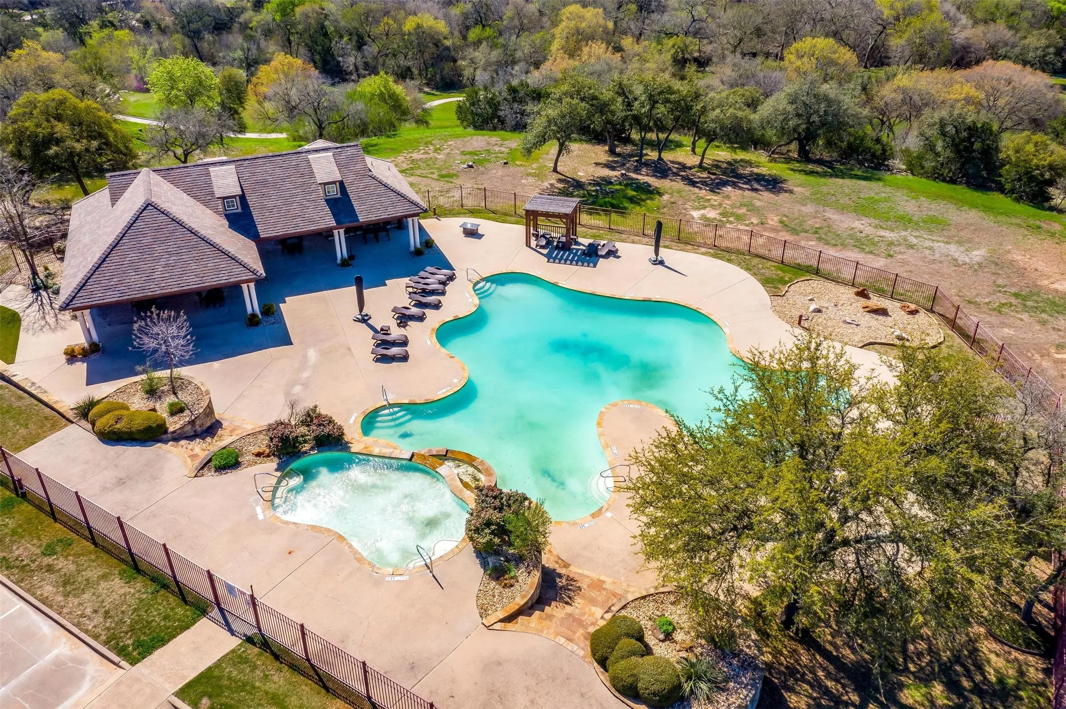 Single Family Residence For Sale in Johnson County , 7205 Muirfield Drive, Cleburne, Texas 76033, 3 Bedroom, 3 Bathroom, 2 Garage spaces, 2,170 Sqft, built in 2004, mls#21363790, Real Estate Agent in Cleburne, Homes For Sale in Johnson county, Homes For Sale in Cleburne, Realtor in Cleburne Texas, Real Estate Brokerage Independent Realty Texas, Luminita Cordes Realtor