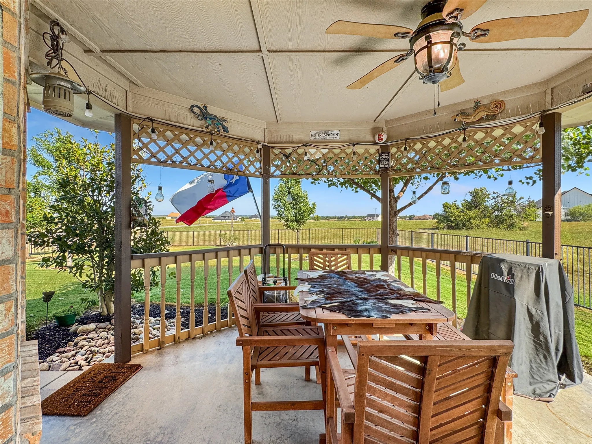 Single Family Residence For Sale in Johnson County , 7205 Muirfield Drive, Cleburne, Texas 76033, 3 Bedroom, 3 Bathroom, 2 Garage spaces, 2,170 Sqft, built in 2004, mls#21363790, Real Estate Agent in Cleburne, Homes For Sale in Johnson county, Homes For Sale in Cleburne, Realtor in Cleburne Texas, Real Estate Brokerage Independent Realty Texas, Luminita Cordes Realtor