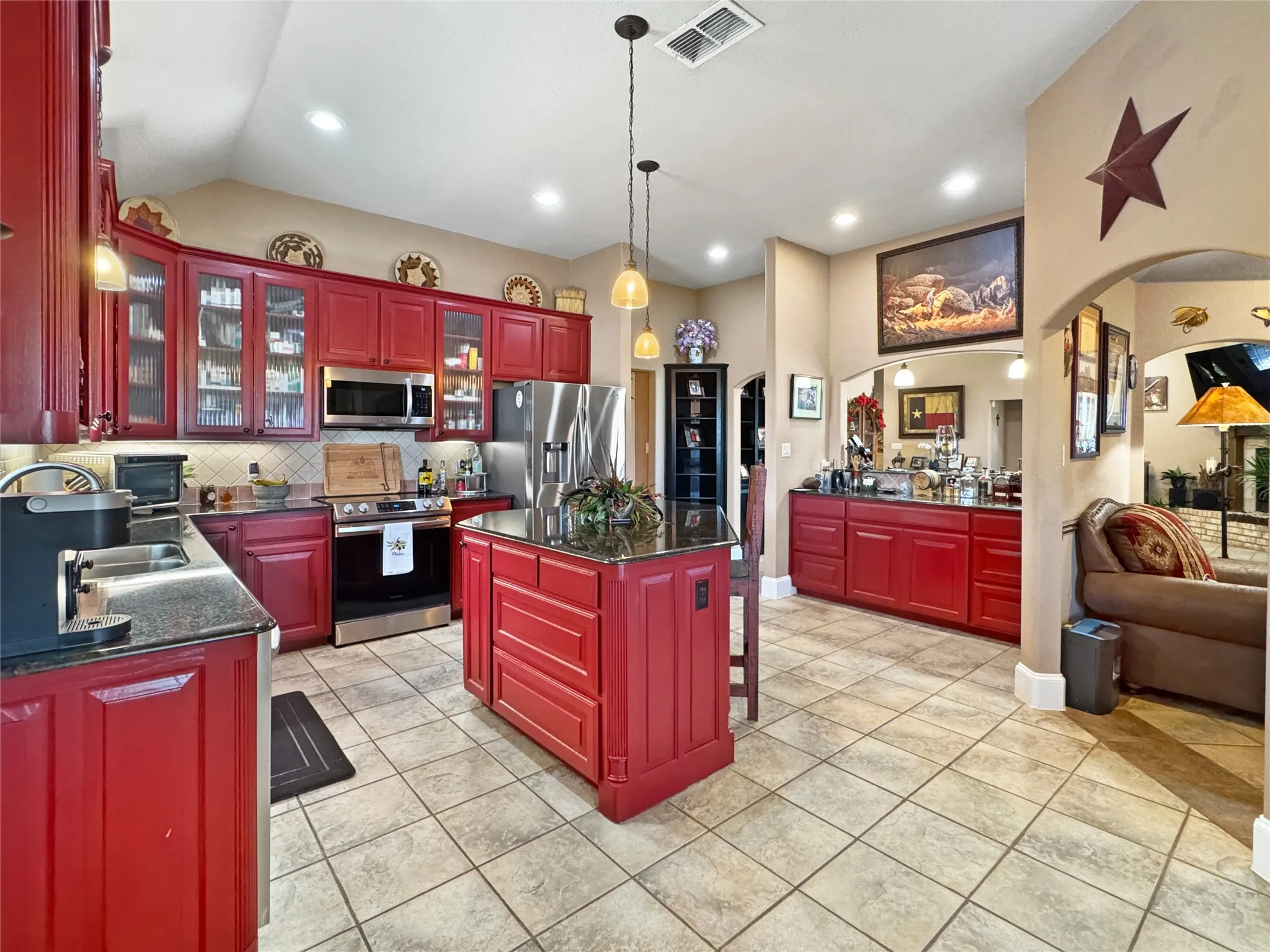 Single Family Residence For Sale in Johnson County , 7205 Muirfield Drive, Cleburne, Texas 76033, 3 Bedroom, 3 Bathroom, 2 Garage spaces, 2,170 Sqft, built in 2004, mls#21363790, Real Estate Agent in Cleburne, Homes For Sale in Johnson county, Homes For Sale in Cleburne, Realtor in Cleburne Texas, Real Estate Brokerage Independent Realty Texas, Luminita Cordes Realtor