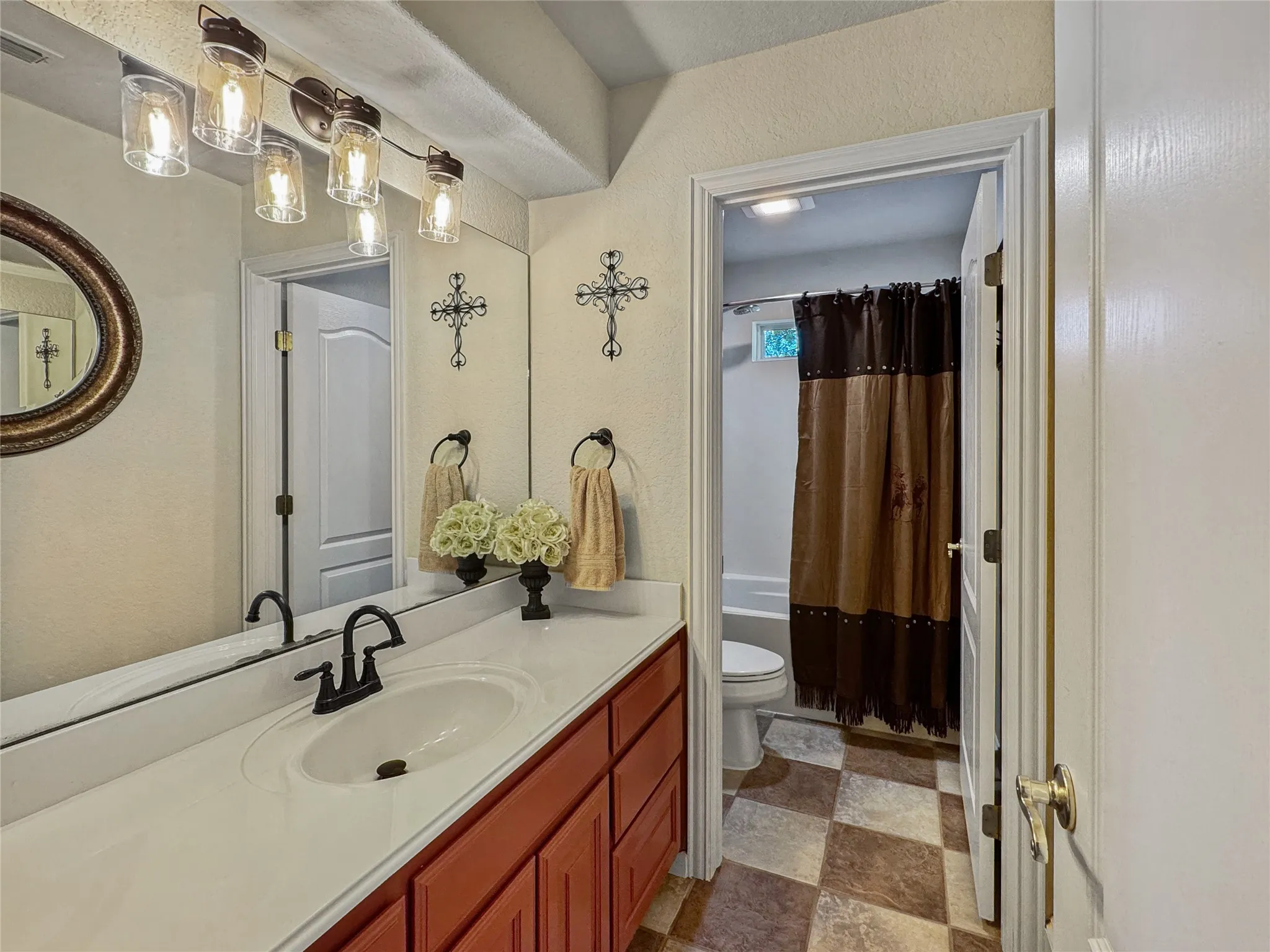 Single Family Residence For Sale in Johnson County , 7205 Muirfield Drive, Cleburne, Texas 76033, 3 Bedroom, 3 Bathroom, 2 Garage spaces, 2,170 Sqft, built in 2004, mls#21363790, Real Estate Agent in Cleburne, Homes For Sale in Johnson county, Homes For Sale in Cleburne, Realtor in Cleburne Texas, Real Estate Brokerage Independent Realty Texas, Luminita Cordes Realtor