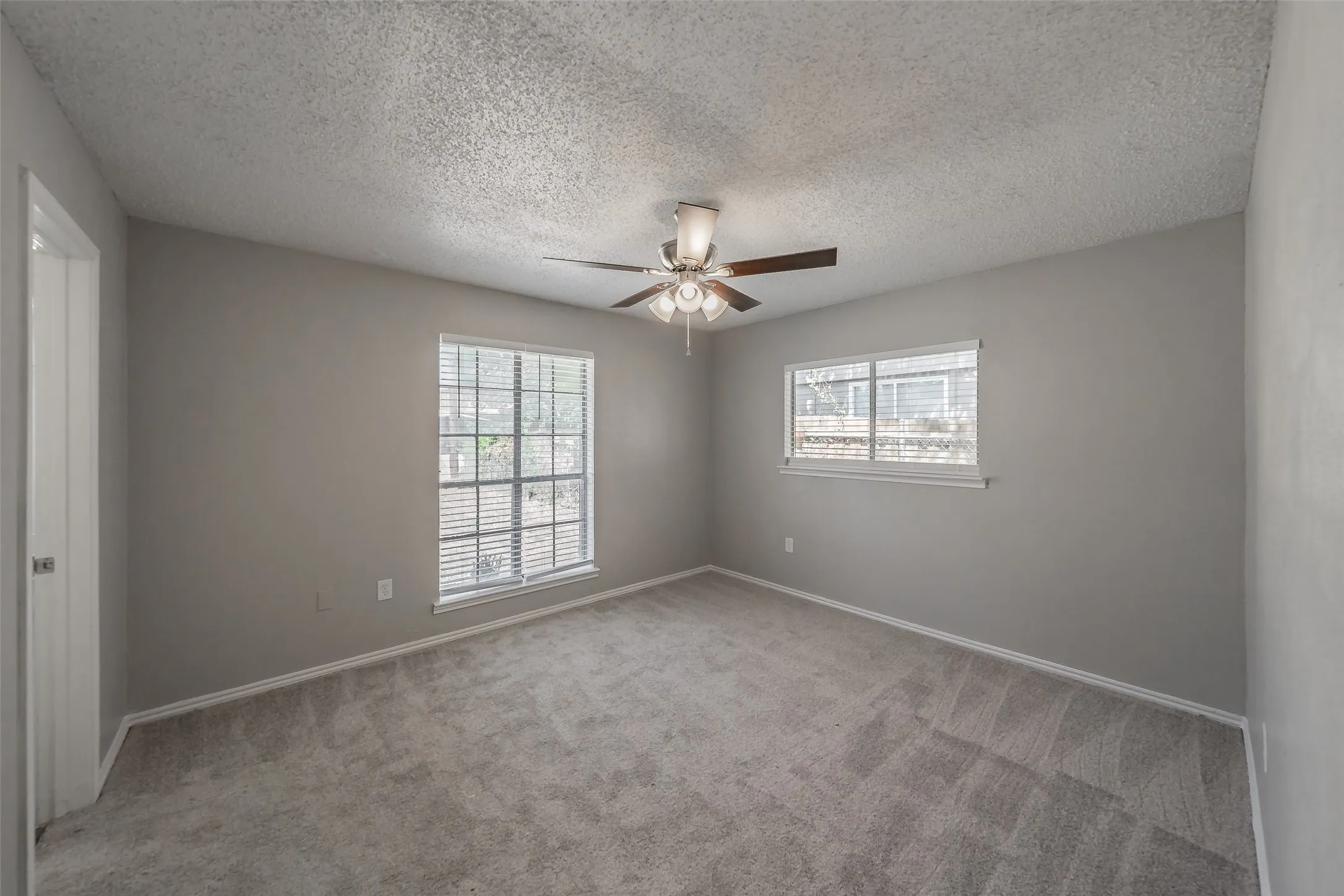 Single Family Residence For Sale in Dallas County , 2666 Kellogg Avenue, Dallas, Texas 75216, 3 Bedroom, 2 Bathroom, 1 Garage spaces, 1,228 Sqft, built in 1983, mls#21364885, Real Estate Agent in Dallas, Homes For Sale in Dallas county, Homes For Sale in Dallas, Realtor in Dallas Texas, Real Estate Brokerage Independent Realty Texas, Luminita Cordes Realtor