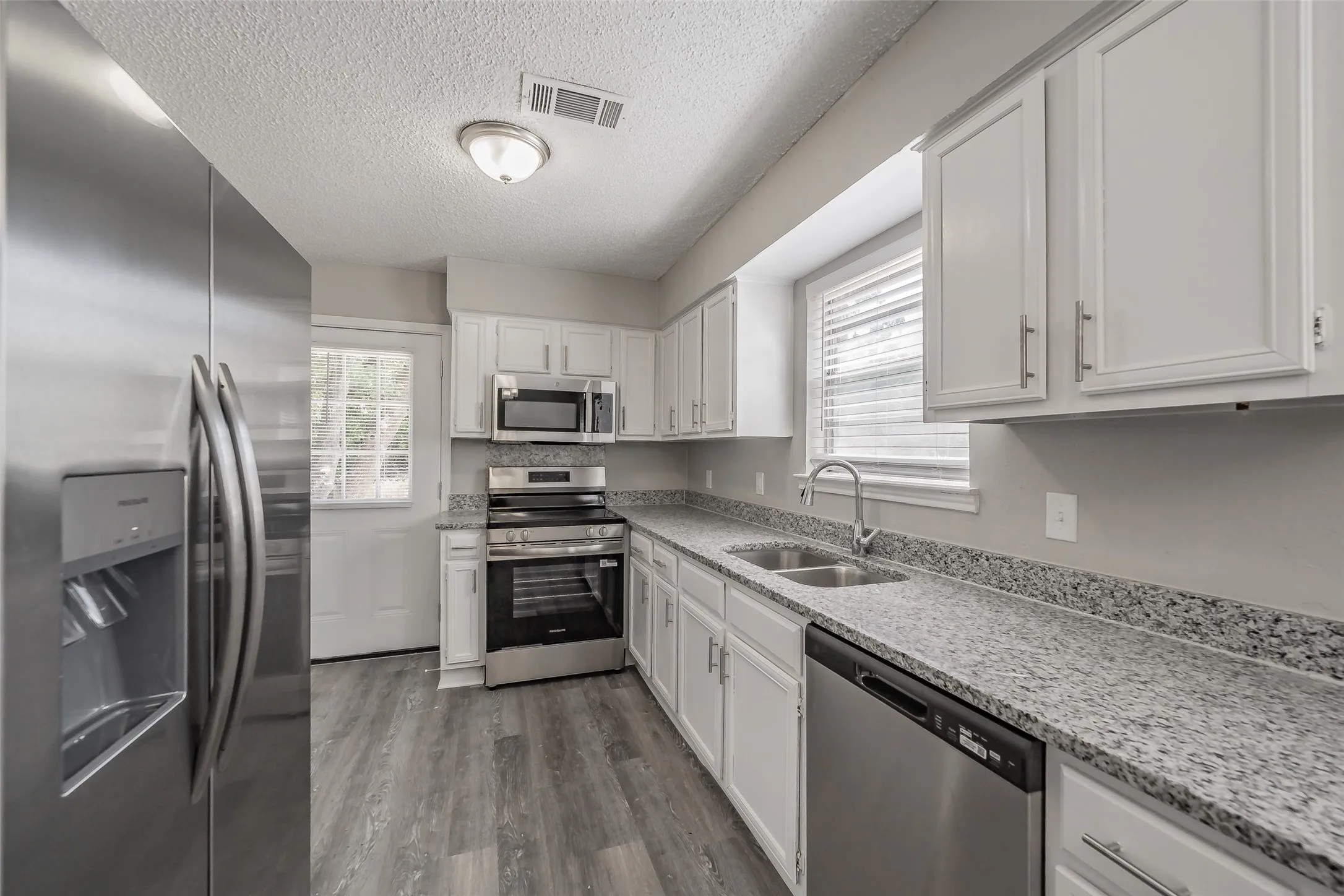 Single Family Residence For Sale in Dallas County , 2666 Kellogg Avenue, Dallas, Texas 75216, 3 Bedroom, 2 Bathroom, 1 Garage spaces, 1,228 Sqft, built in 1983, mls#21364885, Real Estate Agent in Dallas, Homes For Sale in Dallas county, Homes For Sale in Dallas, Realtor in Dallas Texas, Real Estate Brokerage Independent Realty Texas, Luminita Cordes Realtor