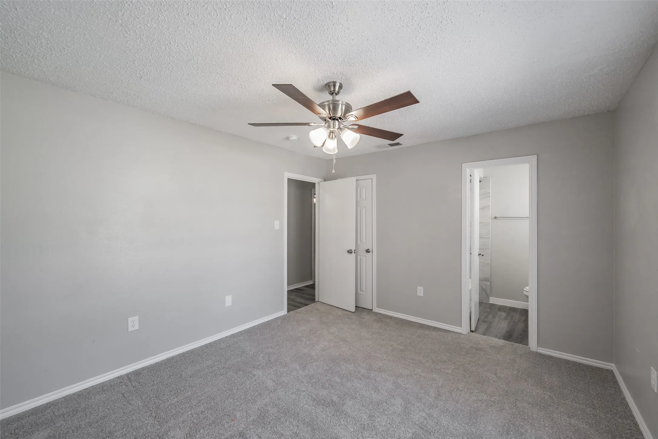 Single Family Residence For Sale in Dallas County , 2666 Kellogg Avenue, Dallas, Texas 75216, 3 Bedroom, 2 Bathroom, 1 Garage spaces, 1,228 Sqft, built in 1983, mls#21364885, Real Estate Agent in Dallas, Homes For Sale in Dallas county, Homes For Sale in Dallas, Realtor in Dallas Texas, Real Estate Brokerage Independent Realty Texas, Luminita Cordes Realtor